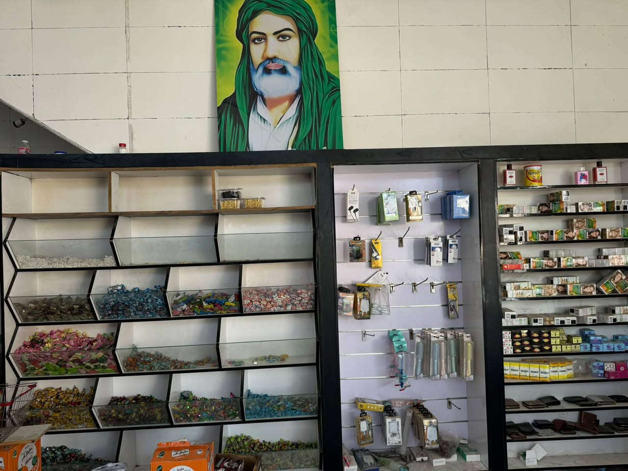 ميز كاشير مع رفوف للبيع
للستفسار ***********
ميز كاشير مع رفوف للبيع 
للستفسار *********** مكلف بلنشر
