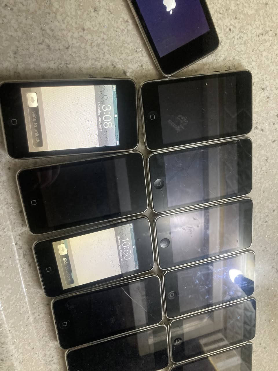 فحم
ايفون 5s طافي القطعه ب 5الاف
ايبود شاشات مفطره بيهن يشتغل كهرباء بيهن لمس واكف قطعه ب 5 الاف 
ايبود طافي نهائيا القطعه ب 3000 
للحجز واتساب ***********
يوجد توصيل
