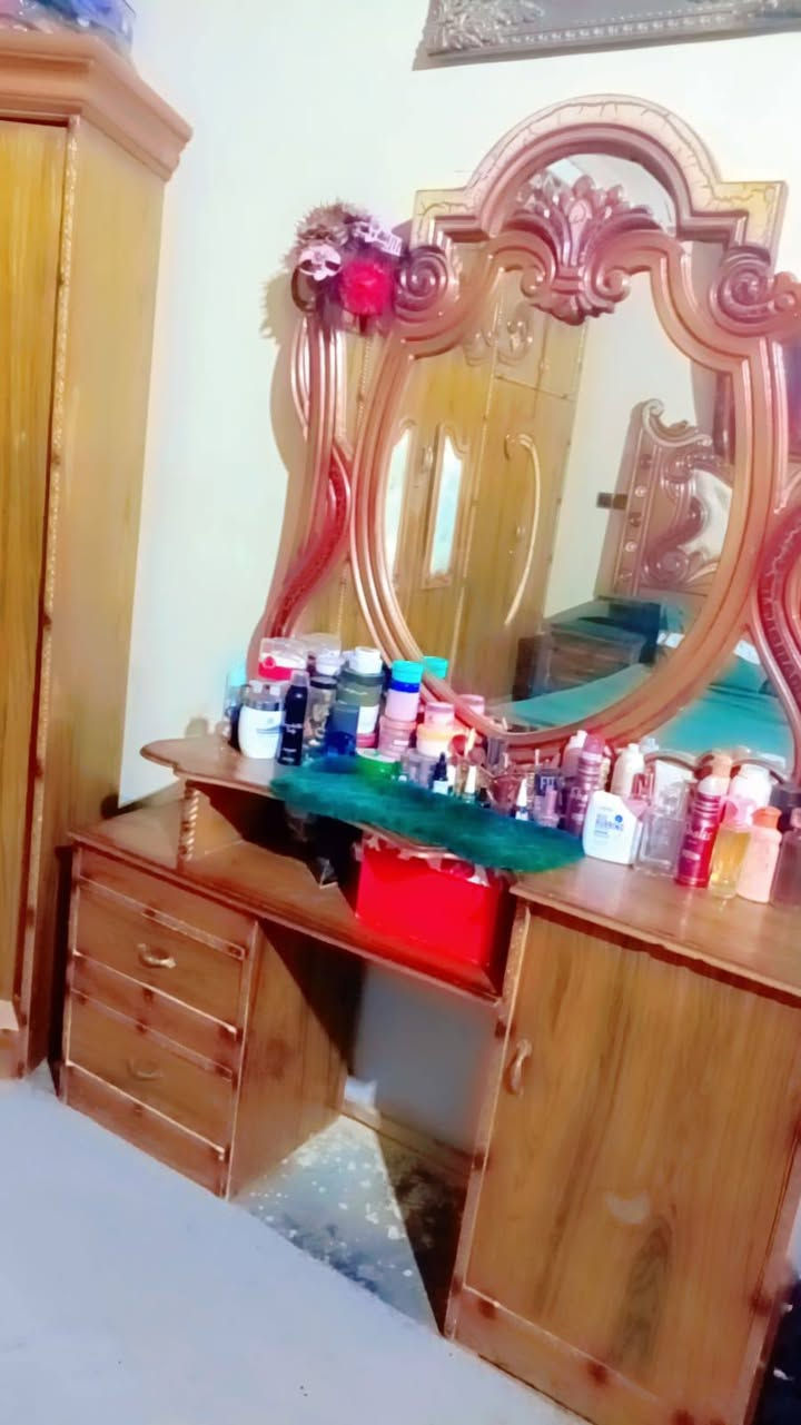 غرفته خشاب مناسبه لتواصل عبر رقم
***********
