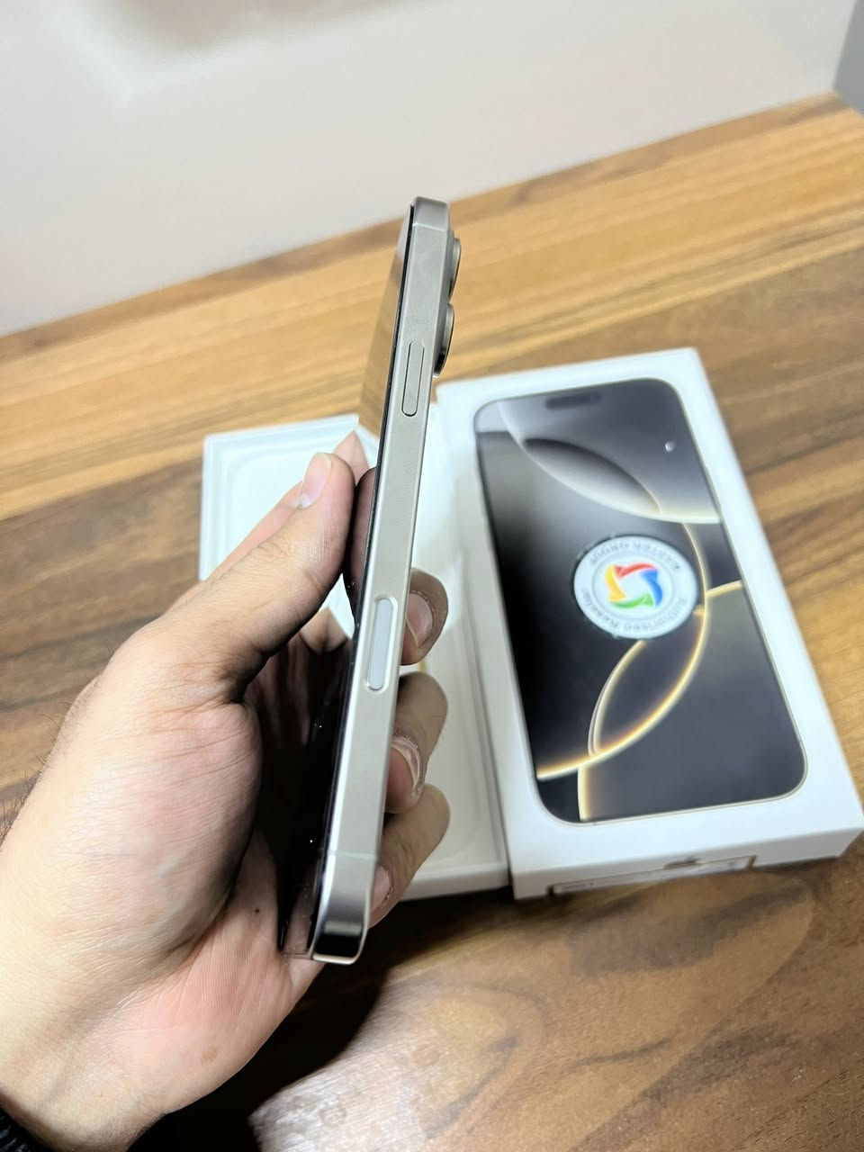 ١٦ برو ماكس ضمان ماستر للون رصاصي 
نظافة الجهاز ١٠٠٪؜
بطارية ٩٠٪؜ 🔋  مكفول من الفتح وصيانه وتبديل ومن زلغ  سعره ١٢٥٠ مكان بغداد شارع فلسطين ممتواجد خاص
***********
