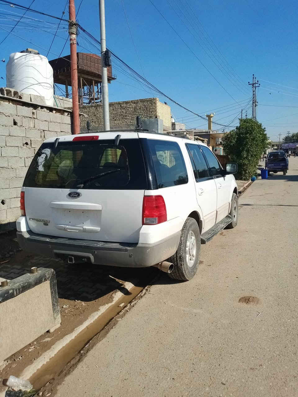 فورت لبيع سياره جديده جاهزه مكينه بطه مكان بغداد المعامل السعر٤٠ ورقه ***********
