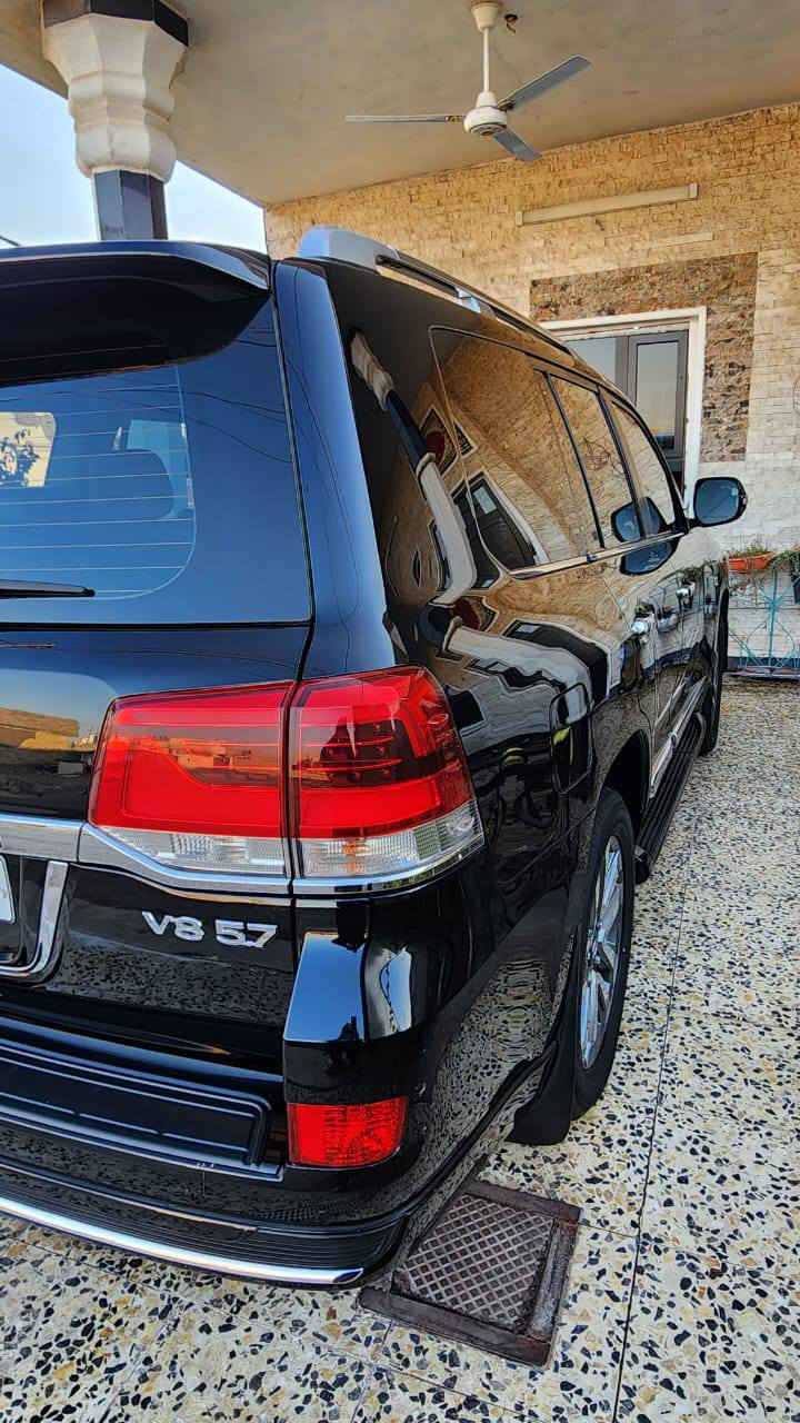 سلام عليكم للبيع 
 لاندكروزر موديل 2020 Vxs ساز باب أول ✅ 

ملاحظه اني مكلف بنشر اتصل عل صاحب سيارة مباشر 

مكفولة كفاله عامة كفاله من كل نواحي مغلفة بلكامل  سونار مرفوق بل منشور 

رقم أربيل نكليزي سنوية جديده تضليل بسنوية ٨٠ 

سيارة كلش جديدة ومابيها اي نقص وكلشي عل شركة ماشية 90 ألف البصمة ثانية موجودة عدها وكل أغراضها موجودة وياهة سبير منازل تخم تاير جديد دلوب جواها 

سيارة vxs أعلة فئة لاندكروز فووول مواصفات 
محرك 8 سلندر 5700 
جكات تصعد وتنزل دبل موس 
ستيرن كهرباء 
تحديد مسار توقف ذاتي 
رادرات أمامي خلفي جانبي 
حساسات امامي خلفي جانبي 
سيارة مليانة أرباكات 
5 كمارات 3 شاشات 
16 سماعة 
5 بصمات تشغيل عن بعد 
صندوك كهرباء شفط 
كشنات جلد كهرباء كشنات حار بارد خسن ميموري 
بيها بعد هواية مواصفات ماذاكرهن 

مكان سيارة بغداد الكرخ إلي عندة ستفسار يتصل 👇 

‏‪***********‬‏ ابو فهد 

‏‪***********‬‏ ابو فهد
