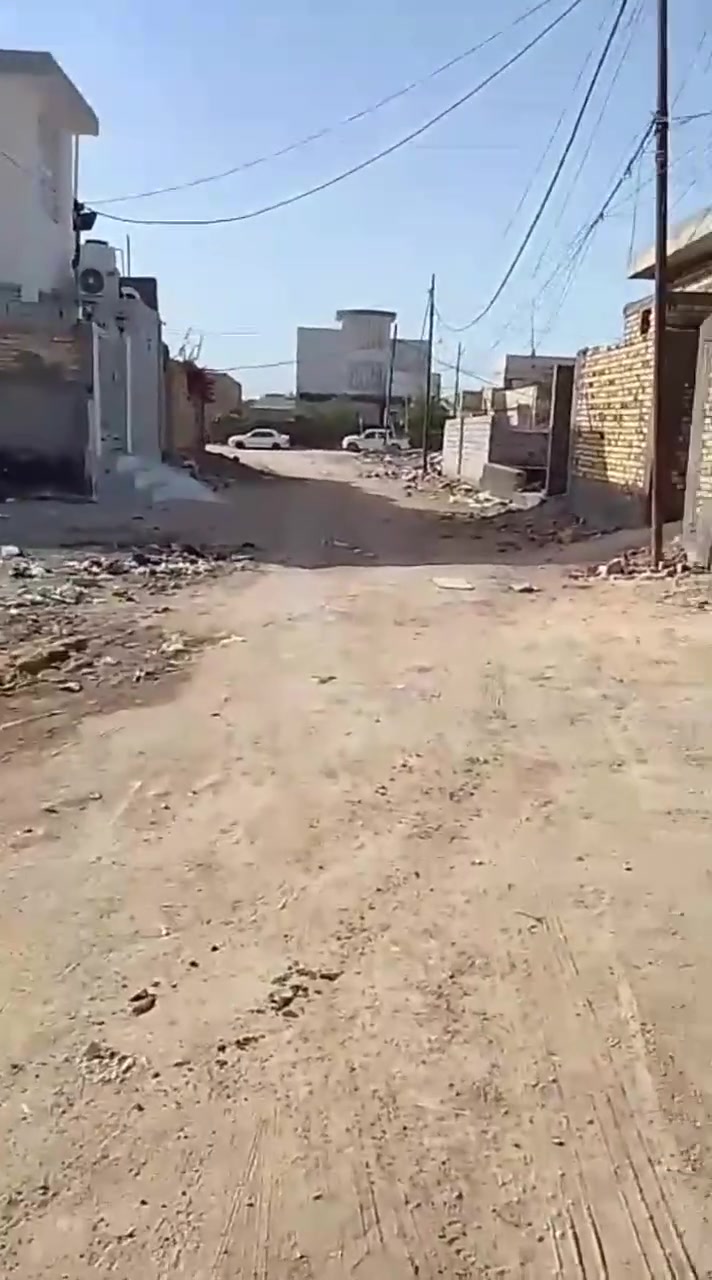 يا الله سلام عليكم ورحمه الله وبركاته دار  للبيع مساحه 180 متر تحتوي على غرفتين وصاله ومطبخ واستقبال وصحيات خارجيه ودائريه كما موضح بالصوره العنوان البراكيه شارع المطار القديم علما الدار صب كونكريت الاساس والسقف كافه الخدمات متوفره عرض الشارع 10 متر للتواصل رقم الهاتف اخوكم ابو طيبه *********** السعر المطلوب 46 مع المجال البسيط***********
