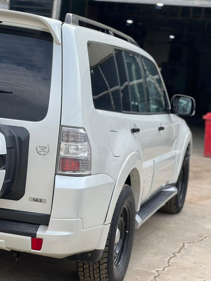 باجيرو للبيع او المراوس ب اقل
 مديل 2011 رقم اربيل حبتور واحد على واحد 
مكفوله كفاله عدا الدعاميات ماشيه 240 الف كيلو 

مواصفاتها معروفه لكن للتوضيح 
فتحه سقف 
كامره 
شاشه 
حاكيه 
مانع انزلاق 
مثبت سرعه 
مري شفط 
تحكم ستيرن كامل
كشنات كهرباء 
كشنات جلد
7راكب
حساس خلفي 
عده كامله 
سبيرها برجستون ما نازل مال شركه 
ويل الاصلي مالته موجود 
شادله ويل عادي للجماليه
رقم اربيل الانكليزي 
سنويه جديده
تحويل او كاله شرط
تخم صدر امامي خلفي جديد
كير مكينه مكفول مامفتوح  
تخم تاير جديد 
فلنجات مصفره 
ميزانيه جديده 
مكان السياره واسط 
للاستفسار 
***********-***********

السعر 145$ بيها مجال بسيط حك الجيه
