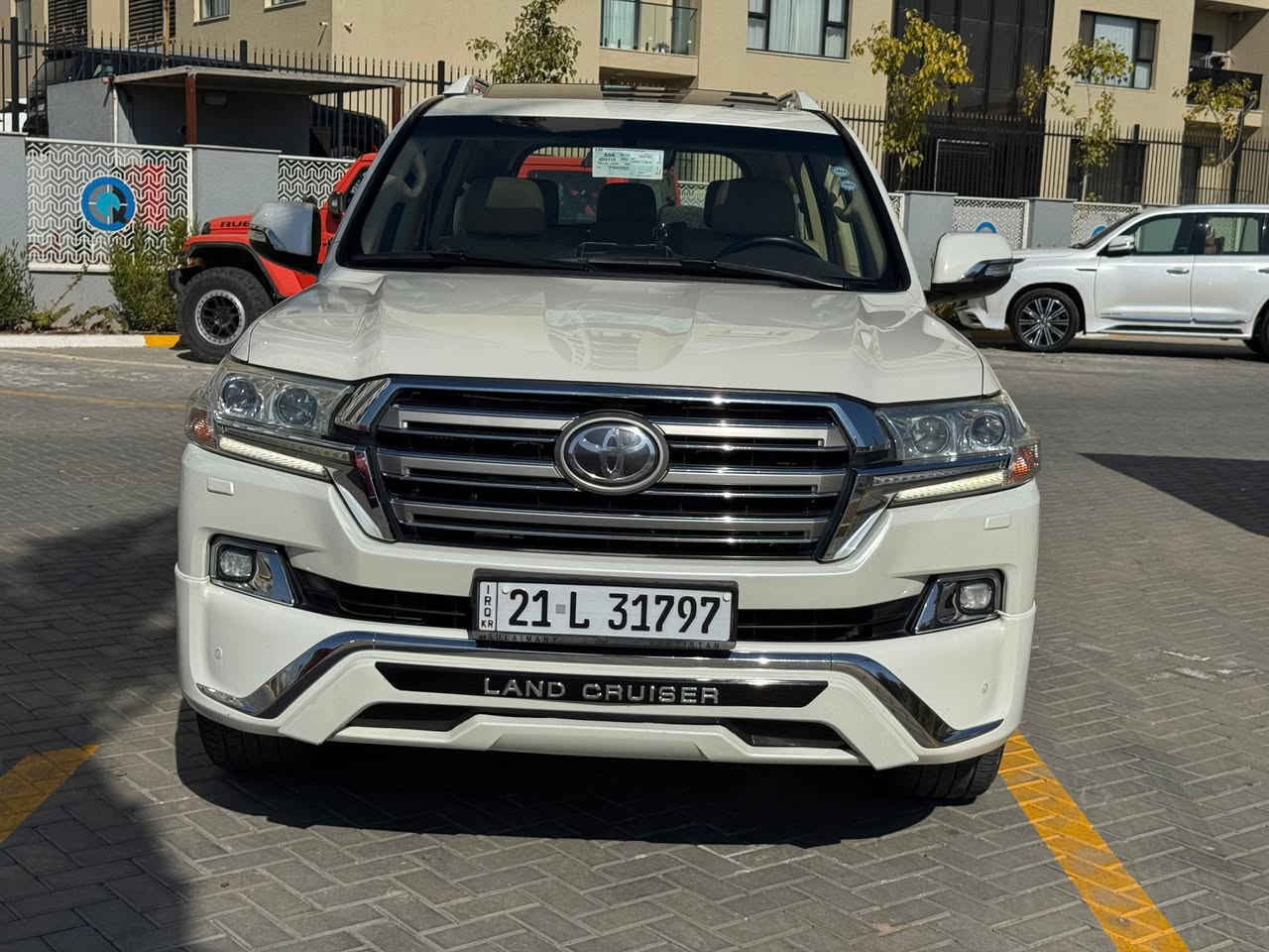 السلام   عليكم
تويوتا لاندكروز / بريم 2017 

مكفوله 

محرك 4000 / 6 سلندر 

مواصفات 

بصمه 

شاشه 

كأمره فور 

سلايت روف 

نظام تزحلق 

3 شاشات 

دفدي 

نظام نزول منحدرات 

اشاير بالمري 

بيها فقط شخط من جهه الصدر  كلش خفيف 

مكانها بغداد حي الحسين 

السعر 467 بيها مجال 

رقمي ***********
