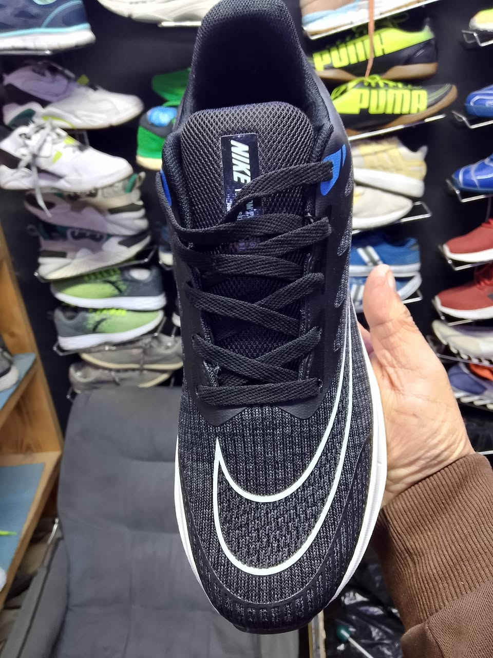 قطعه ولا اروع نايك زوم تخبل خفيفه نظافه فول
القياس..45
طول القدم.29سم
المنشأ..ڤيتنامي
سعر القطعه.. فقط 30الف فقط 30الف
توجد خدمة توصيل كل المحافظات 
للحجز.راسلنا واتس اب وماسنجر عله الرقم ***********ابو حيدر
