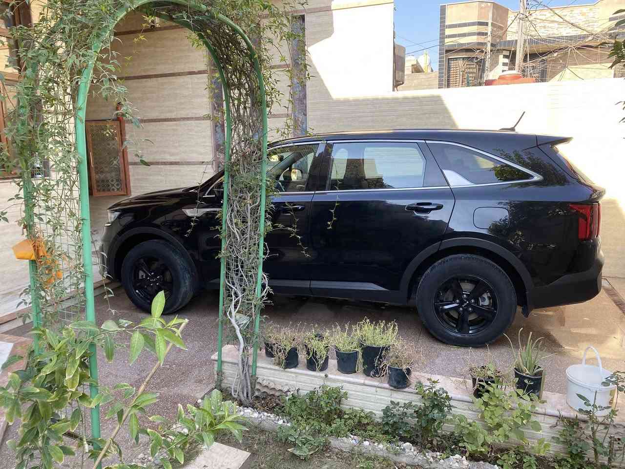 سلام عليكم سورنتو امريكي مكينة 2500 تنفس طبيعي بدون تيربو موديل 22 رقم أربيل باسمي حادث فقط جاملغ نفسه مصلح على البارد يعني السيارة بدون صبغ فقط الدعامية الأمامية 7 راكب فور ويل السيارة كلش نظيفة ماشية 46 الف ميل السعر 215 قابل للتفاوض للاتصال ***********
