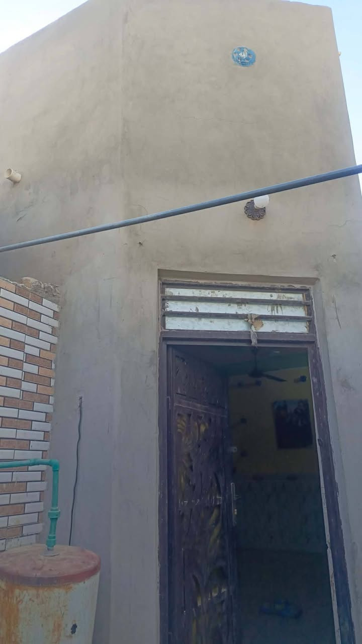 سلام عليكم بيت للبيع نص قطعه 100متر بحي المعراج
***********
