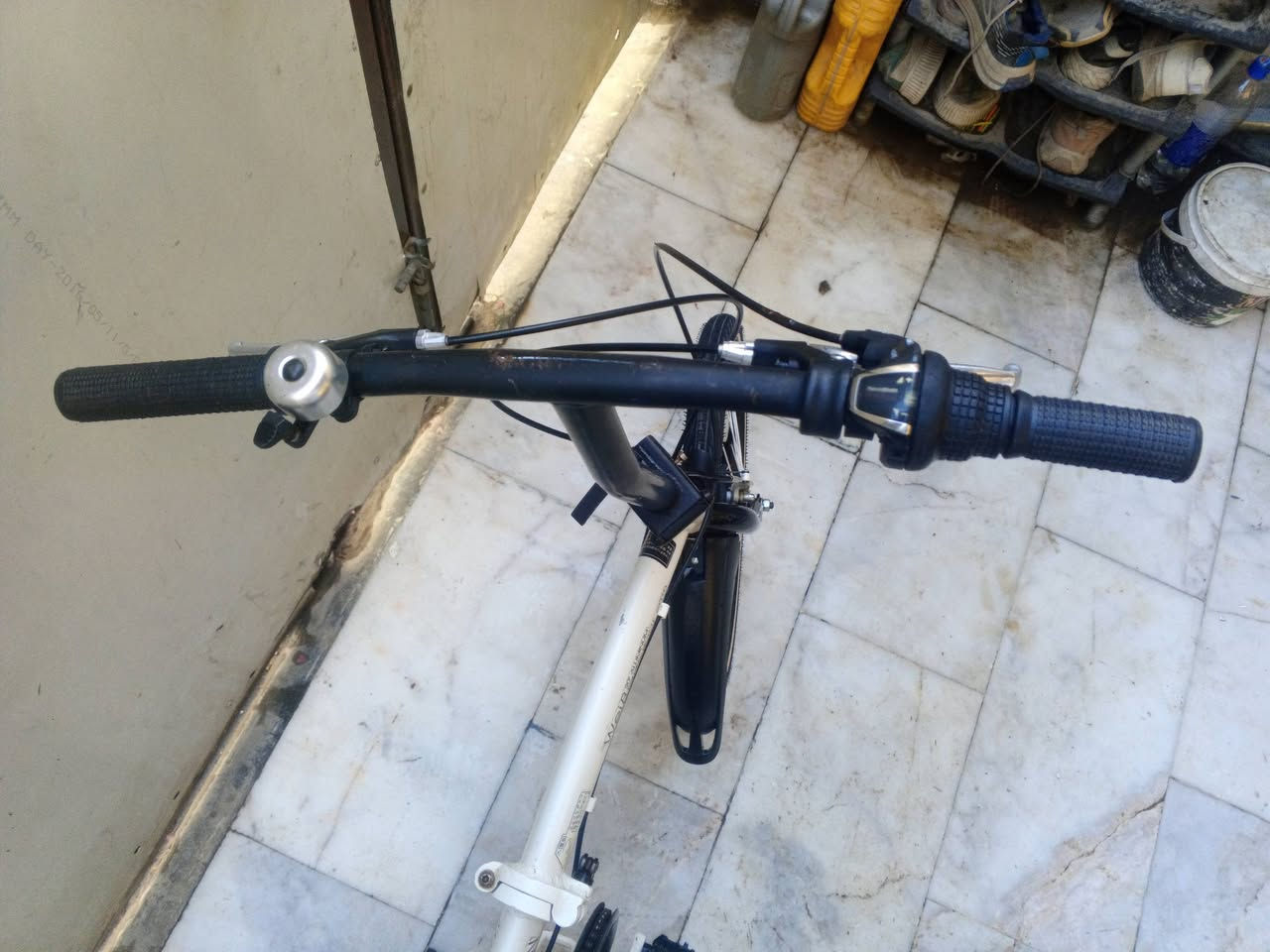 السلام عليكم
بايسكل ياباني للبيع كسر حاوية سعر 100 وبي مجال المواصفات :-
1- لون ابيض 🤍.
2- حجم البايسكل 20🤍.
3- نوع المعدن المنيوم 🤍.
4- تايرات خط ابيض كتان اصلي 🤍.
5- كير خلفي 6 نمر شغال 💯.
6- بريك امامي + خلفي شغال 💯.
   مكاني بغداد الشعب شارع الصحة قرب سوق الصبح رقمي للستفسار *********** . يتوفر خدمة توصيل بغداد فقط.
