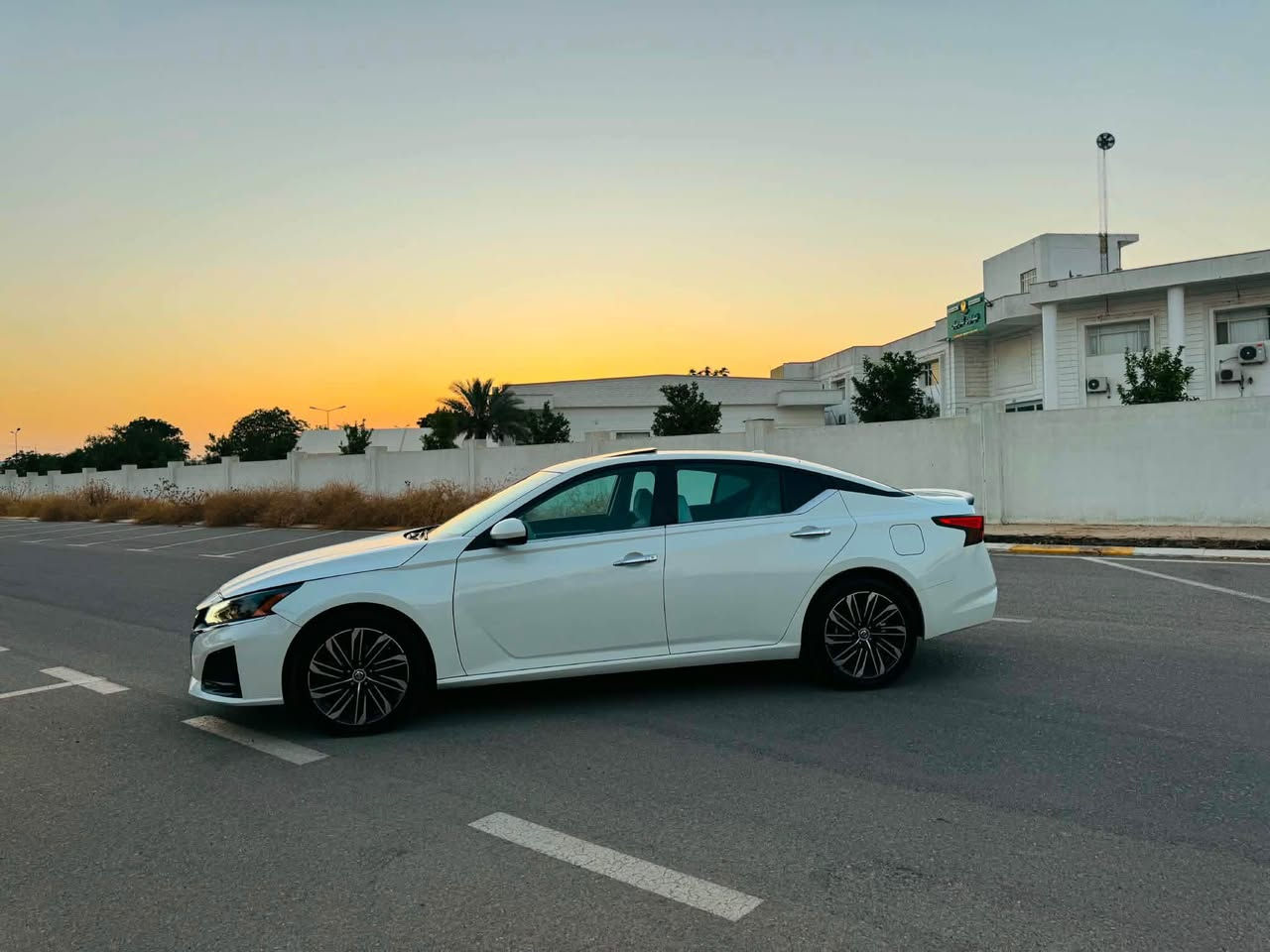 𝐍𝐢𝐬𝐬𝐚𝐧 𝐀𝐋𝐓𝐈𝐌𝐀 2023 SV+
نيسان التيما موديل 2023  شكل جديد                      
سعر السيارة  180 ورقة مجال 
للاستفسار *********** 
مواصفات _ SV+
فول فول مواصفات ١/١
.داخل ملكي
سقف سلايد
ابواب بصمة
‎بصمة تشغيل 
‎تشغيل عن بعد
‎شاشة ايباد
‎كاميرا
‎نقطة عماء
‎تحديد سرعة
‎تحديد مسار
‎اوتو ستارت ستوب
‎رادار امامي 
‎رادار جانبي 
‎رادار خلفي 
‎حساسات امامي 
‎حساسات جانبي 
‎حساسات خلفي 
‎كشنات جلد
‎كشنات كهربائي 
‎لايتات ليد زينون بيلادي
‎‏‎بكلايتات ليد بيلادي 
‎ويل كروم 
…‎بعد هواي مواصفات
لون ابيض ثلجي  مميز جدا 
ضرر فقط  بونيد مصبوغ 
ماشي فقط ٣٠ الف بعدها    
‎

عنوان كلار سليمانية خناقين, ديالى
