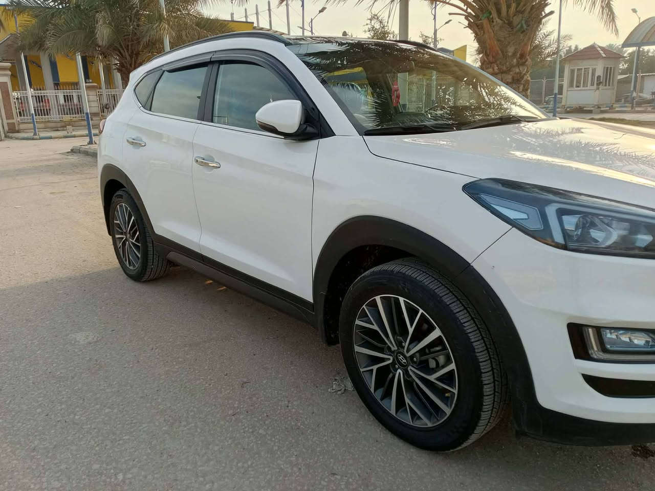 توسان 2020 فول مواصفات. ماشيه 110الف.  بيها جاملغ امامي وبنيد وجاملغ خلفي بدون دواخل. سياره بأسمي سنويه 2031 سياره على وضع الشركه  مكينه كير مامفتوحات 
***********
