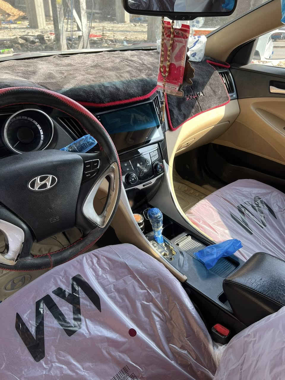 السلام عليكم  سياره سوناتا لبيع موديل 2011 خليجي مكينه 2400دوش جاهزه تبريد تافئه
ل مواصفات سياره فول عده بصمه رقم الجديد نكليزي اربيل
وشتريد حاضر وكاله تحويل  موجود مكينه كير كفاله حداديه جديده
سياره مكفوله من تبديل اوضربه بيها فقط صبغ نص البنيد سونارها موجود وياها 
مكلف بل نشر هاذه رقم صاحب سياره ***********
مكانها نجف قضاء المشخاب
