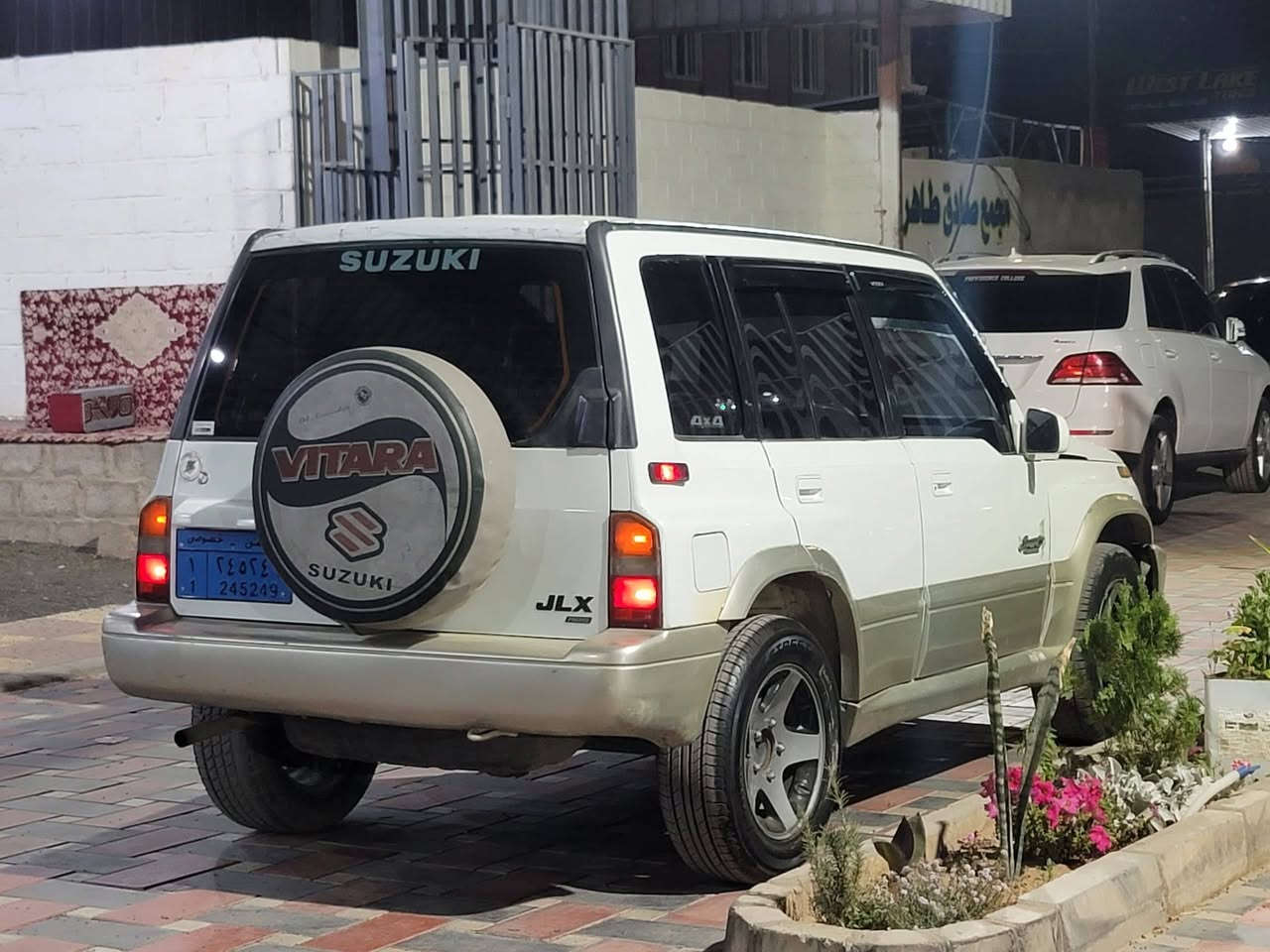 🚗✨ لعشاق المتانه والقوه والاقتصاد فيتارا أمريكي 98 سكان وكاله للبيع! ✨🚗

---

المواصفات :

· الموديل: سوزوكي فيتارا 1998 (أمريكي - رقم واحد) 🇺🇸⭐
  · دواخل فاخرة مثل طرازات القراند 2004 🪑🎨
  · تواير عريض فيابر 
  · طبلون منفوخ + ايرباجات للحماية 🛡️
  · طاوات كروم مروحة (لمسة كلاسيكية جذابة) 🌀✨
  · مجمرك مرتين جاهز
  ·  جير أوتوماتيك سلس + دبل (دفع رباعي) ⚙️💪
  · التمشية: 160,000 كم (حقيقي ومُوثق) 🛣️✅

---

السعر :💰15000 ريال سعودي

---

للتواصل اتصال او واتس:
 📲 774913336
0774 913 336  

---

الموقع: 📍 صنعاء - الدايري - شارع القاهرة - معرض الأمين

---

🛞💎 "ليست مجرد سيارة.. بل قطعة من التاريخ!"
✓ فحص كامل قبل الشراء ✓ تواصل للجادين فقط ✓

---

#فيتارا #سوزوكي_فيتارا  #سيارات_للبيع_اليمن #حراج_اليمن_للسيارات #بيع_سيارات_يمنية #معارض_اليمن #البكير_للسيارات #سيارة_مستعملة #سيارات_مستعملة #سيارات_للبيع #عروض_سيارات #عدن #صنعاء #تعز #حضرموت #الحديدة #إب #مأرب #المكلا #الضالع #شبوة #لحج #حجة #أبين #صعدة #الجوف #المحويت #ذمار @أبرز المعجبين #البكير_للسيارات


**إذا كنت صاحب هذا الإعلان وتريد حذفه لأي سبب، رجاءا أرسل رسالة إلى الدعم الفني**