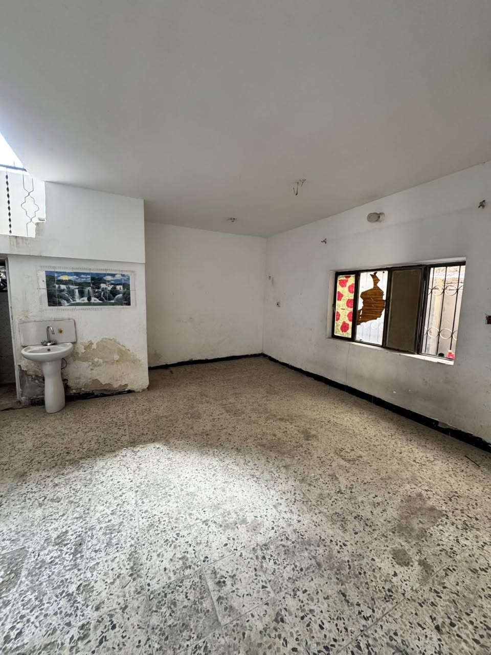 بيت #للايجار محاربين نهايه شارع الامراء طابقين يحتوي على 

4غرف نوم .كلندور.مطبخ. صاله، وصحيات كراج سياره .حديقه. 

للاستفسار مراجعه مكتب الخضراء للعقار

***********
***********
