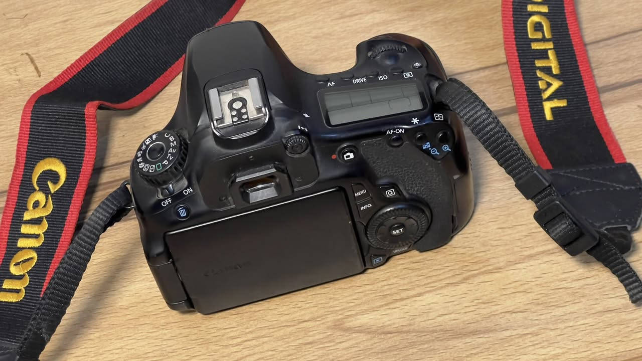 للبيع كامره كانون EOS 60 D مع مانع اهتزاز كامبل Manfrotto MVG460،  يتحمل وزن 4,6 كلغ
عدسة 50mm ماكرو فول فريم
عدسة 70_300سيكما 
سبيد لايت 
بطاريات 2 
قارء بطاقة وبطاقه تخزين بسعه 16 كيكبايت 
شاحنه +حزام +جنطة 
استخدام شخصي السعر 950 وبي مجال بسيط


**إذا كنت صاحب هذا الإعلان وتريد حذفه لأي سبب، رجاءا أرسل رسالة إلى الدعم الفني**