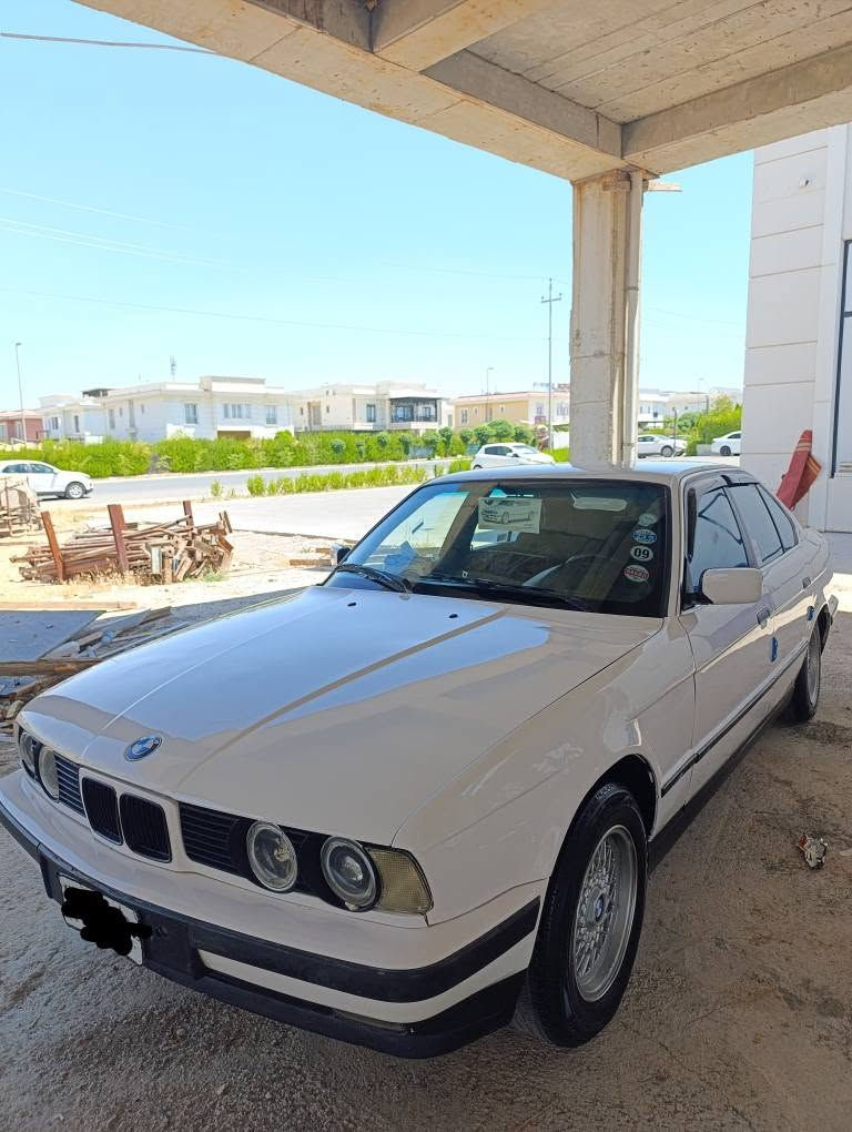 سه ره تا به ناوي خواي گه وره
ئه م BMW  بؤ فرؤشتن 
1991
525 عادي حيزام سبوخ لؤ جواني 

پيشوو پشتي كه پسه بي ليدران 

ارم بلاستيك هه وليره به شه رتي ارموو اوليات و موو سوو براوه ش به شه رت دوو جام كاره با ناو خورفه ي زؤر جوانه ته بريد له سلؤري پيكه به شه رت چوار تاييه و ويلي نويي پيشتوو پشتيم تازه داگرتوه زؤر توندوو تؤله سه ياره ي ماله هي مه عره ز نيه هه موو شتي به شه رت ته قه و 100 دؤلار ببره سلايت نيه 

تكاييه مشته ري ني سه ري خؤتوو منيش مه هيشينه گؤرينه وه ي ناكه
 م ... له هه وليرم... *********** وه تساپي له سه ره 

ادميني گول وه ري گره . أربيل, العراق
