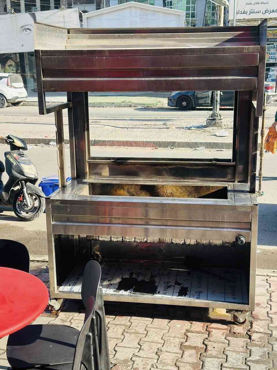 السلام عليكم  شواية گص على الفحم درجة اولى ستانلس ستيل غذائي برغي مابيهه كله كبس ولحيم مع ملحق خزن داخلي  مع شيش عدد ثنين شواية جديدة استخدام عشرين يوم فقط مع مساعد غاز  السعر ٩٥٠ مجال بسيط رقم التواصل ***********
