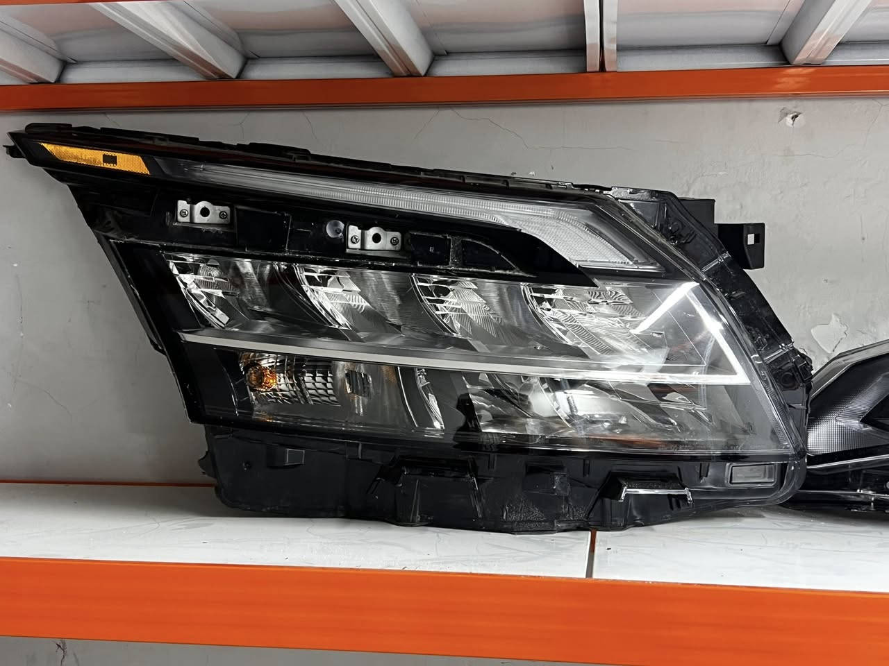 لايت باثفندر الشكل الجديد 
امريكي اصلي 
ايمن 
*********** 
السعر 250 $
