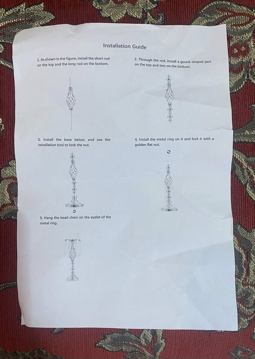 تحفة على شكل ثرية ذهبية حامل زهور كريستال ذهبي أو شكل التيبل لامب بدون مصباح يُستخدم كقطعة (Centerpiece) فاخرة لتزيين طاولات الأعراس، الحفلات، والمناسبات السعيدة.أو في الأستقبال على يمين ويسار التخم أو على ميز الطعام أو غرفة النوم على الكومديات يم السرير 
أمزون جمال ودلال 
التصميم: يتميز بهيكل معدني مطلي باللون الذهبي اللامع مانع للصدأ مع جذع حلزوني مفرغ (Twist Shape)، وتتدلى من حلقته العلوية الذهبية سلاسل من خرز الكريستال الشفاف (الأكريليك) اللامع ليعكس الإضاءة بشكل جمالي.ارتفاعه ٥٠سم ، عرض الدائرة العليا ٢٠ سم عرض القاعدة ١٦ سم 
الاستخدامات:
وضع باقات من الزهور والورود الصناعية أو الطبيعية في الأعلى.
استخدامه كحامل شموع أو كشمعدان ممر للمناسبات.
قطعة ديكور منزلية أنيقة على طاولات الطعام أو المداخل أو توضع في غرفة النوم على الكومديات على يمين ويسار السرير 
متوفر كارتون ٥ أزواج ١٠ قطع شوفوا سعرها حالياً ١٩٩،٨٢٠،١٤ تطلع سعر القطعة الواحدة ٢٠ ألف 👆🏻بعد التخفيض شوفوا سعر قبل التخفيض الضرائب 👆🏻خيالي قطع تحفة توجنن 
حجز زوج قطعتين باقي ٤ أزواج 

سعر الزوج ٣٠ ألف بدون توصيل قفل


**إذا كنت صاحب هذا الإعلان وتريد حذفه لأي سبب، رجاءا أرسل رسالة إلى الدعم الفني**