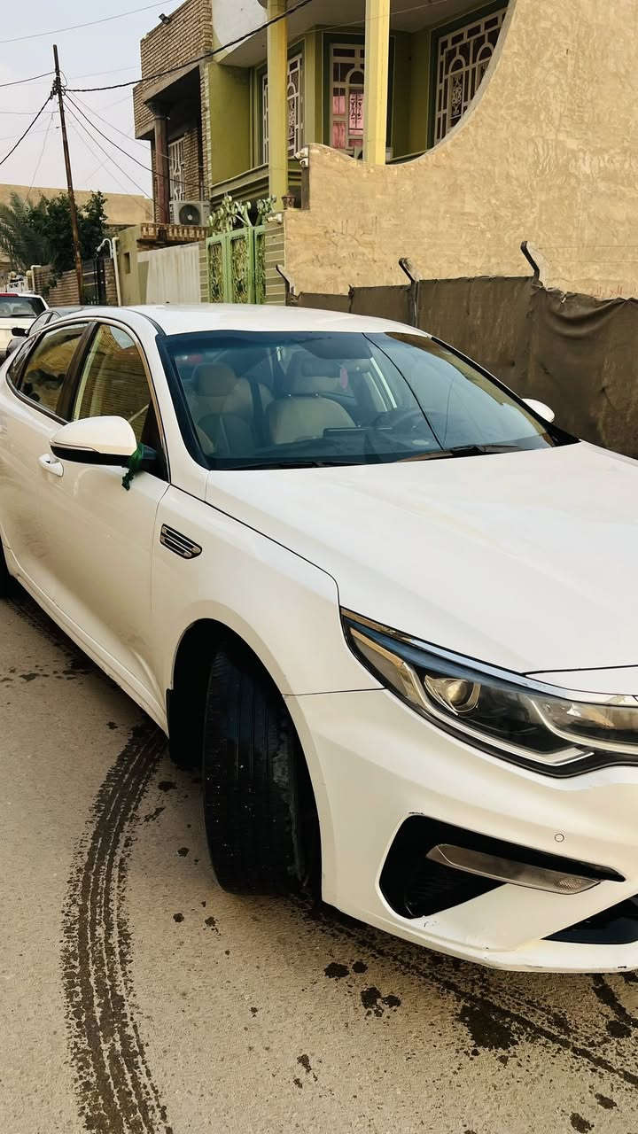 السلام عليكم
كيا اوبتما خليجي 2020 محرك2400
نص فول 
ويلكب كروم
قطعتين تبريد
ماشية 111 الف 
استخدام شخصي
(ادامة كاملة للمحرك قبل فتره وتخم تاير ماشي عليه اقل ال2000 وحدادية كاملة قبل شهر دمتها) 
السياره ما مشتغله خط 
جاهزه ما ناقصها برغي 
بيها بارد جاملغ جهه السايق ع كد شبر 
ومكان علامة كيا الخلفية فقط 
الباقي كفالة عامة سونار بلصور موجود 
رقم اربيل هزه وسنويه جديد 
بأسمي شخصياً 
منضومه زنون جديدة بيدي شديته الها

مكاني واسط الكوت
السياره سعرها 180 وبيها مجال بسيط 
وما ناقصها برغي 
حتى الدهن الي ابدله يورل ب75 الف ما متعوبة وعلى ايدي وبلعافية على الياخذها 
***********
***********
