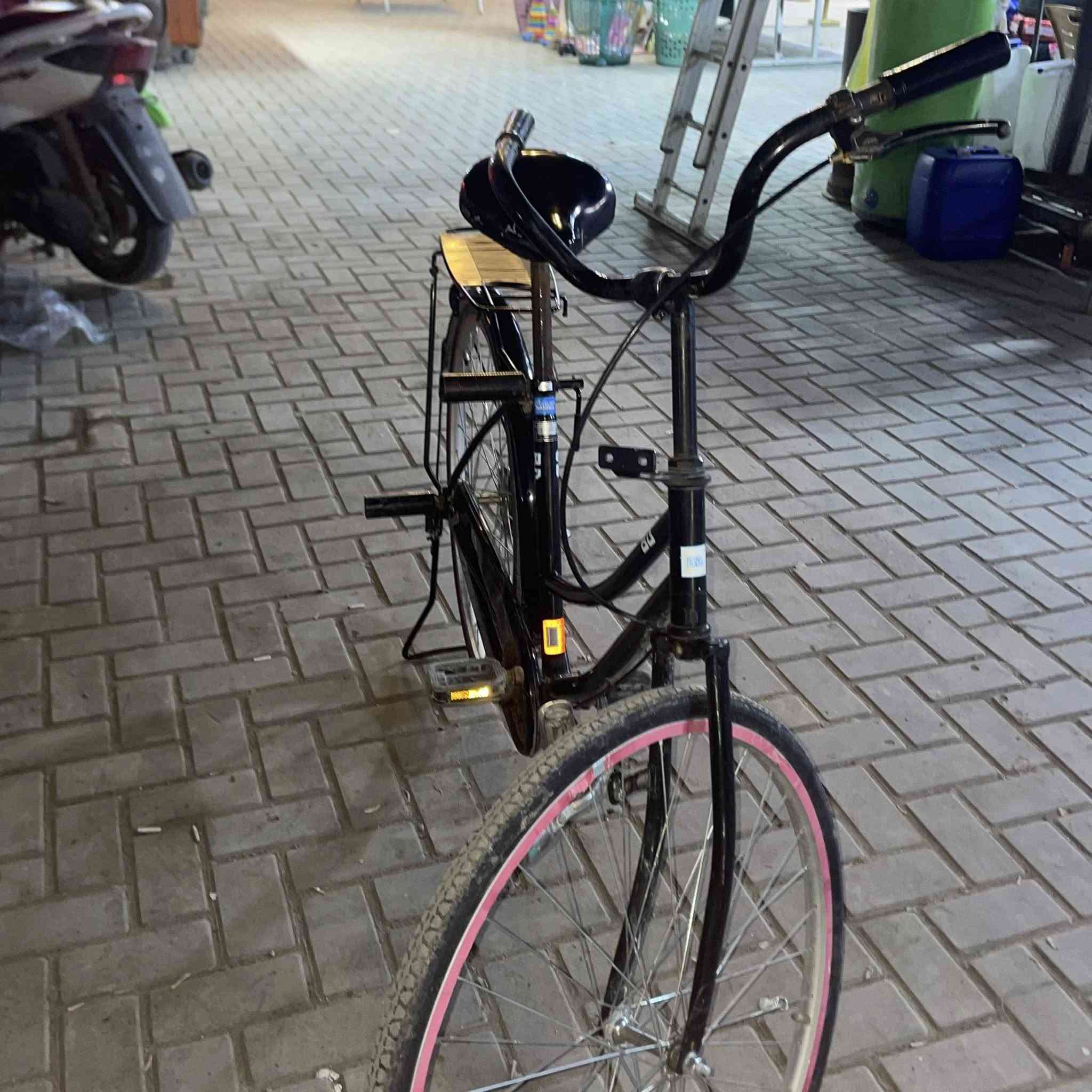 سلام عليكم بيسكل البيع BD النضافه 80٪؜
السعر 100 وبي مجال المكان مشتل كراج بعقوبه اليريد يراسل الرقم *********** 🚴‍♀️
