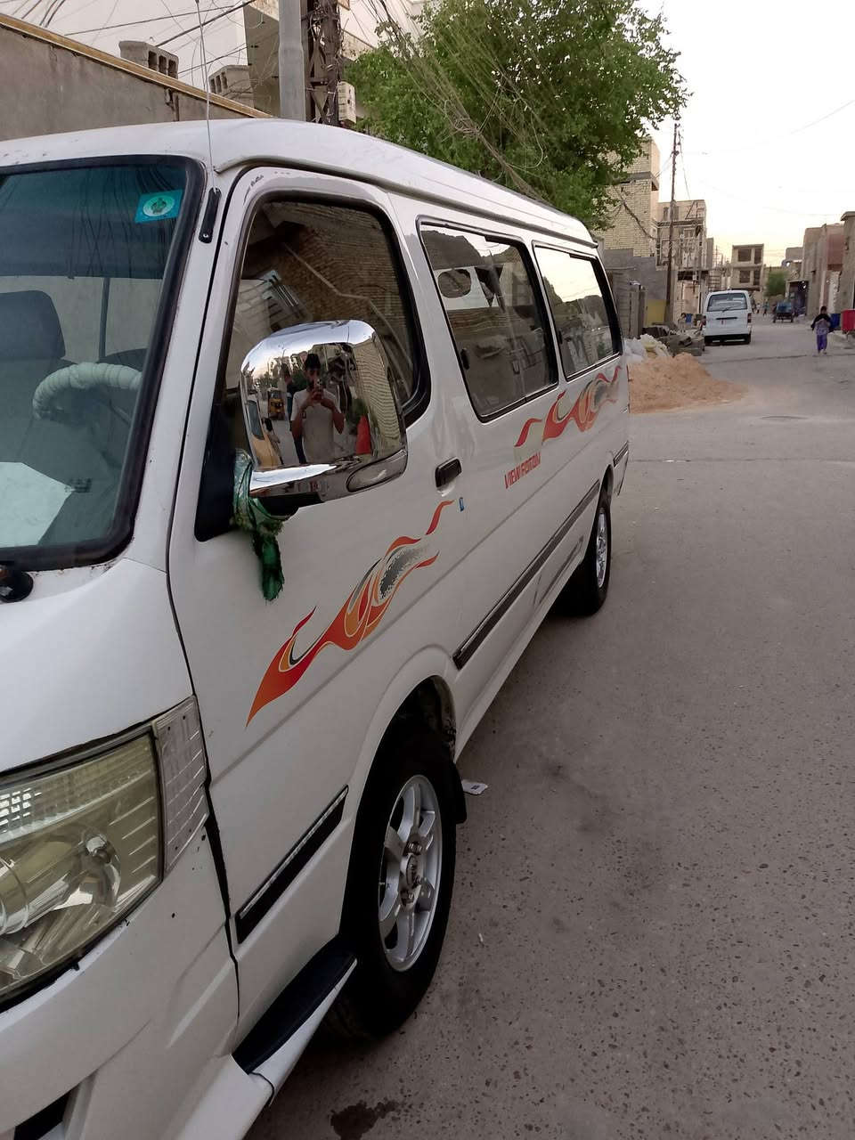 السلام عليكم فتون فراشه 
تخم تايره جديد صدر جديد خلفي امامي سياره لا تبخير ولا تنقيص هيئه مصفره معامله كامله رقم نكليزي كامله سعر 83 بيهة مجال ***********
