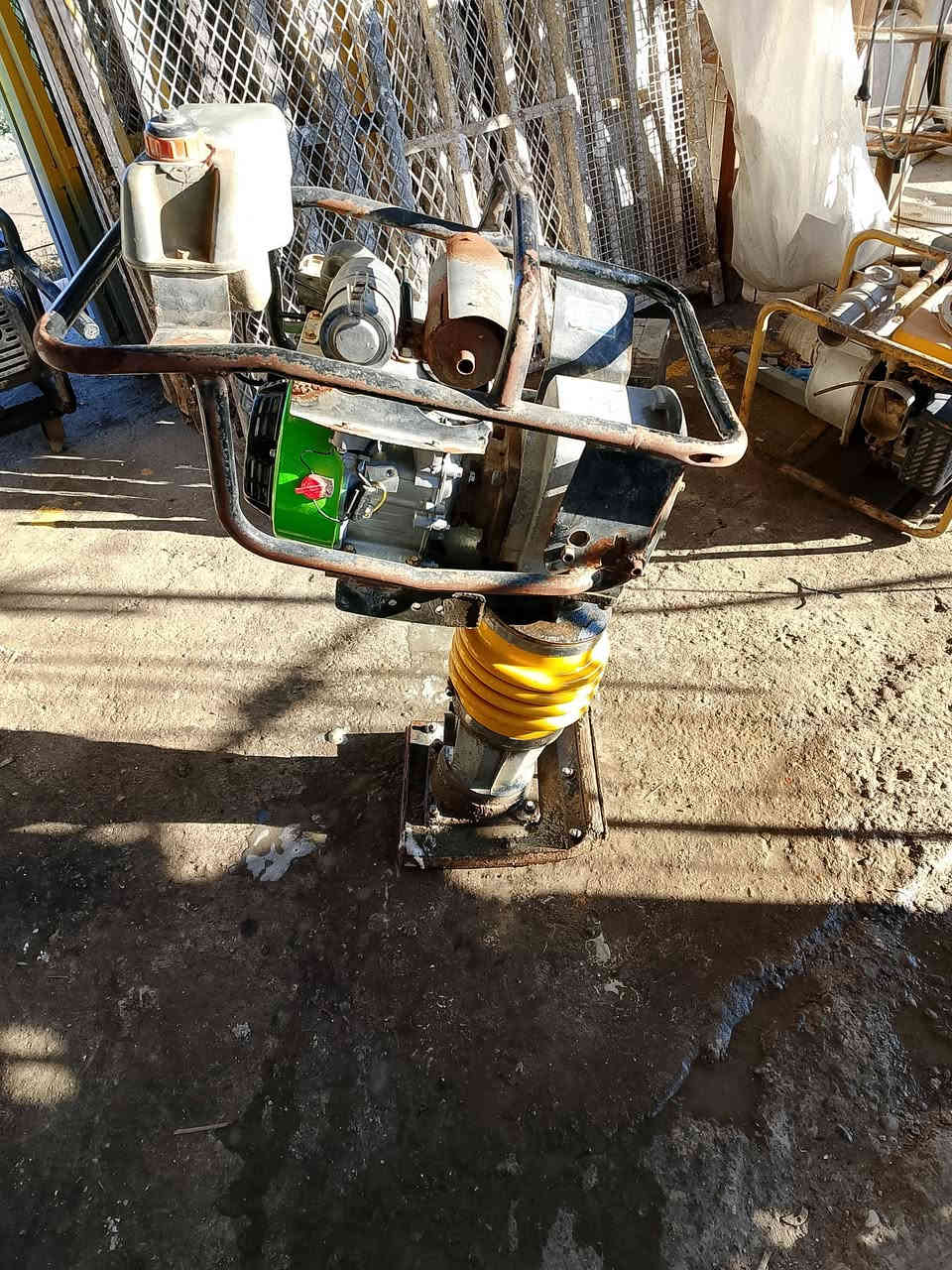 حادله كنغر للبيع مكينه جديده مامستعماه 7/حصان
السعر 350 وبيه مجال 
غير متواجد على الفيس ***********
