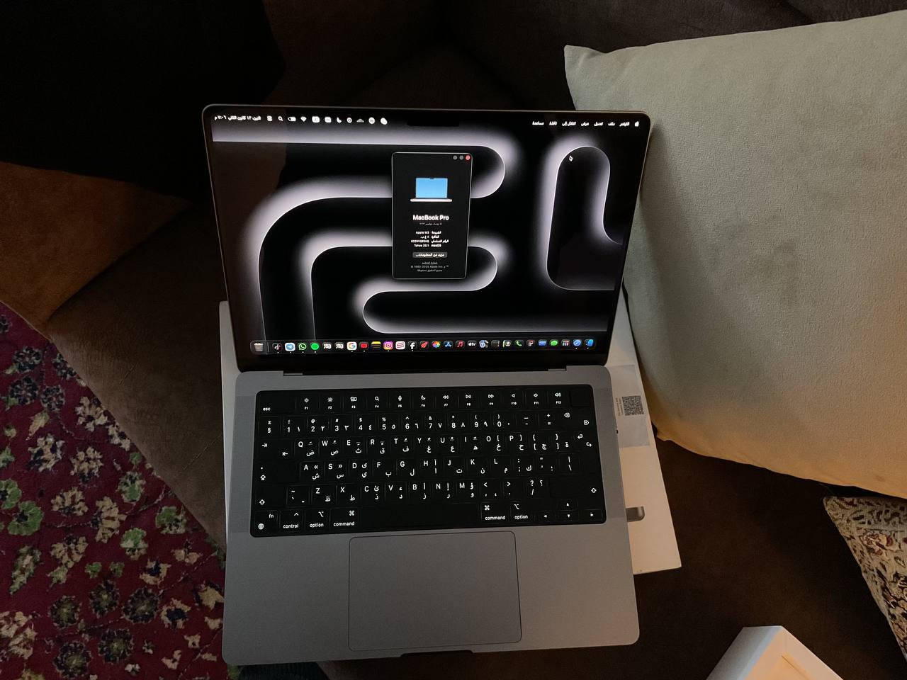 السلام عليكم  macbook pro m3 14-inch ضمان ABM كيبورد عربي انجليزي عدد دورات الشحن 90 بطارية 99 512GB SSD 8GB unified memory نظافة 99% جهاز ما مفتوح وبعدة بالضمان كامل ملحقات اصليه مكاني بغداد البياع ***********
