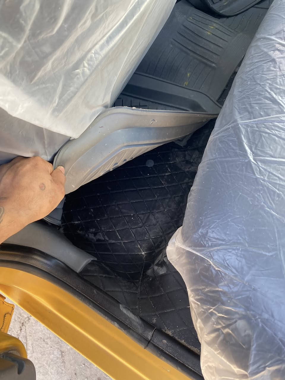 السلام عليكم طيبه موديل ١٥ دوشمه جديده مكينه نضيفه بدون تبخير ولا تنقيص صدر امامي خلفي جديد كهربائيات كله شغاله تبريد مايشتغل السياره بسمي السعر ٣٩ بيهة مجال العنوان  بغداد زعفرانيه ***********
