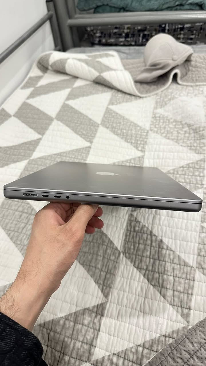 MacBook Pro 2021
معالج M1 
الجهاز نظيف كلش بدون شخوط او كسور 
عدد دورات الشحن 236 مره 
الشحن مالته جداً ممتاز 
لون Silver 
ويا شاحنته الأصلية 140w 
مكاني اربيل ماعندي توصيل

السعر 1.750.000 
مليون و 750 الف وبي مجال


**إذا كنت صاحب هذا الإعلان وتريد حذفه لأي سبب، رجاءا أرسل رسالة إلى الدعم الفني**