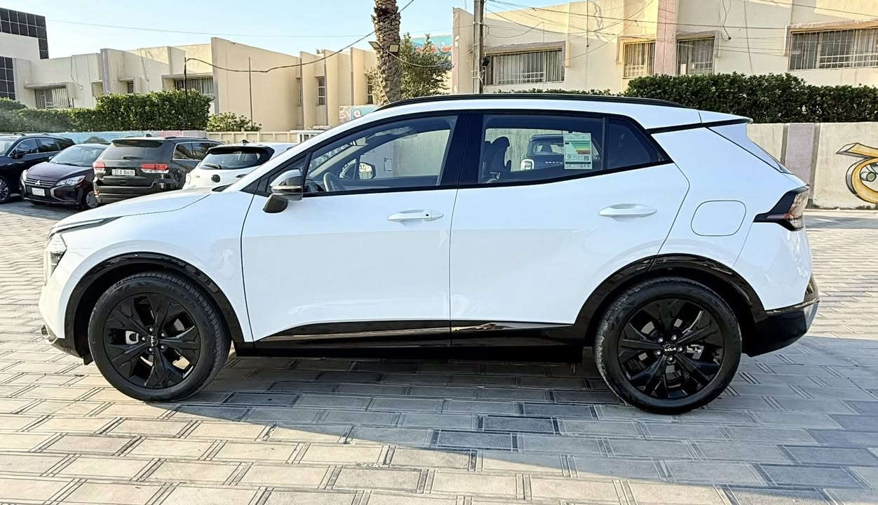 السلام عليكم للبيع فقط بدون مراوس 
كيا سبورتج بلاك ادشن فول  مواصفات نقاط عمياء بدون بانوراما 
موديل 2025 . ماشيه 3 الف كيلو فقط كلها بحالة الوكالة كفاله عامه .  السعر 233 وبيها مجال . مكان السياره بغداد . حي الجامعه او الخضراء . للاستفسار اكثر *********** 
ملاحضه . بيها نگره مال حصوه باباب صغيره كلش موضحه بالصور
