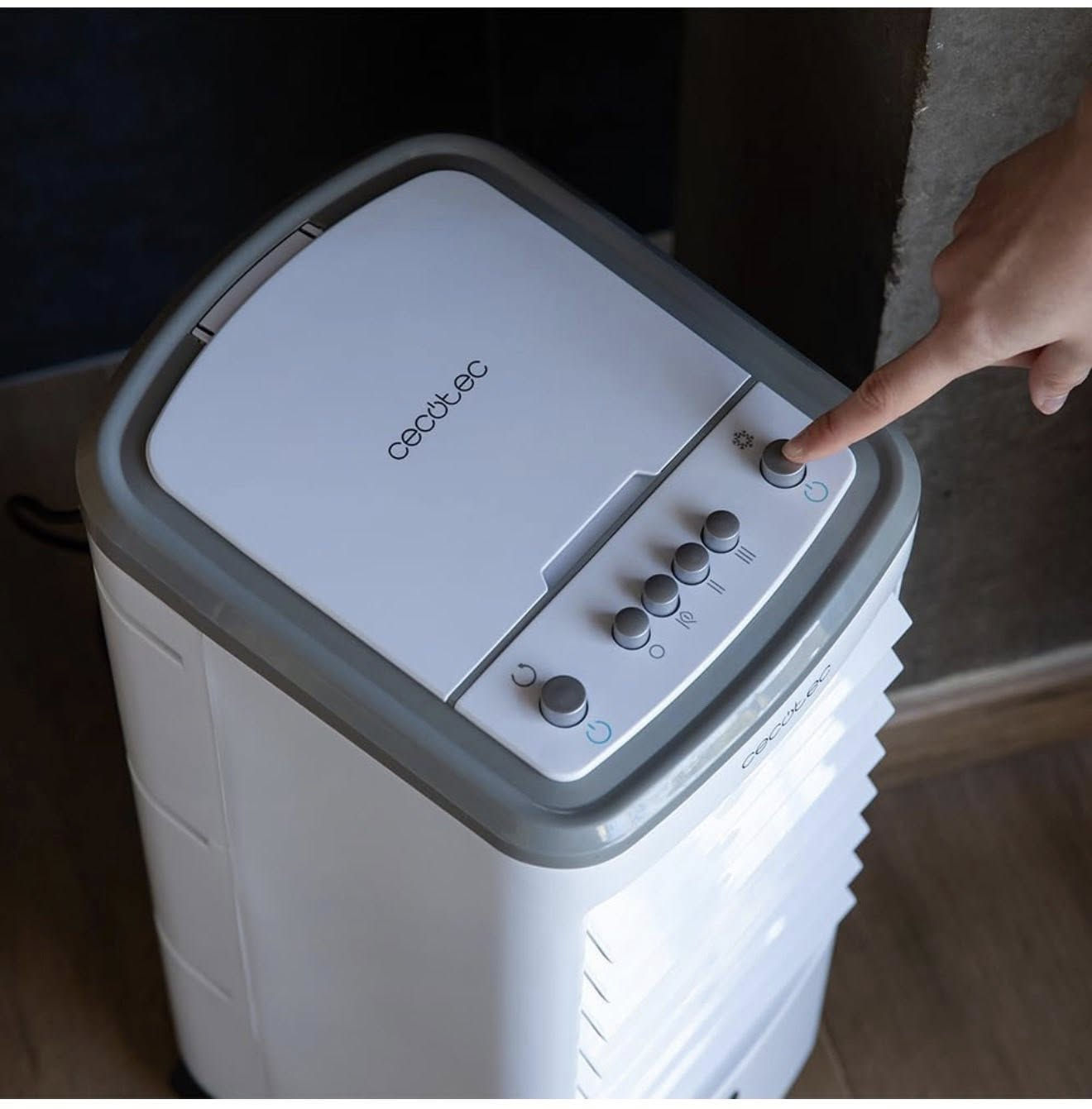 متوفر من امازون ماركة cecotec الاسبانية 💐

مبرد هواء مدمج من سيكوتيك إنرجي سايلنس 3500 كول. 
65 واط، 
خزان سعة 3.5 لتر، 
3 سرعات، 
تذبذب بزاوية 70 درجة، 
عجلات متعددة الاتجاهات.

جديدة 👍
السعر ٤٥ الف💐


**إذا كنت صاحب هذا الإعلان وتريد حذفه لأي سبب، رجاءا أرسل رسالة إلى الدعم الفني**