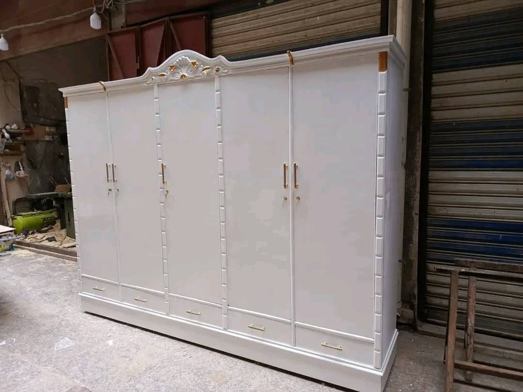 السلام عليكم انه صباغ واشد غرف واصلح غرف بيبان واهذ شغلي واهذ رقمي *********** ابوحسن حت اذغرفه مصبوغ صاج نصبغ ابيض حراري وعدنه سيارة تنقل الغراض من بيت البيت وشد غراف وفتح انه خادم
