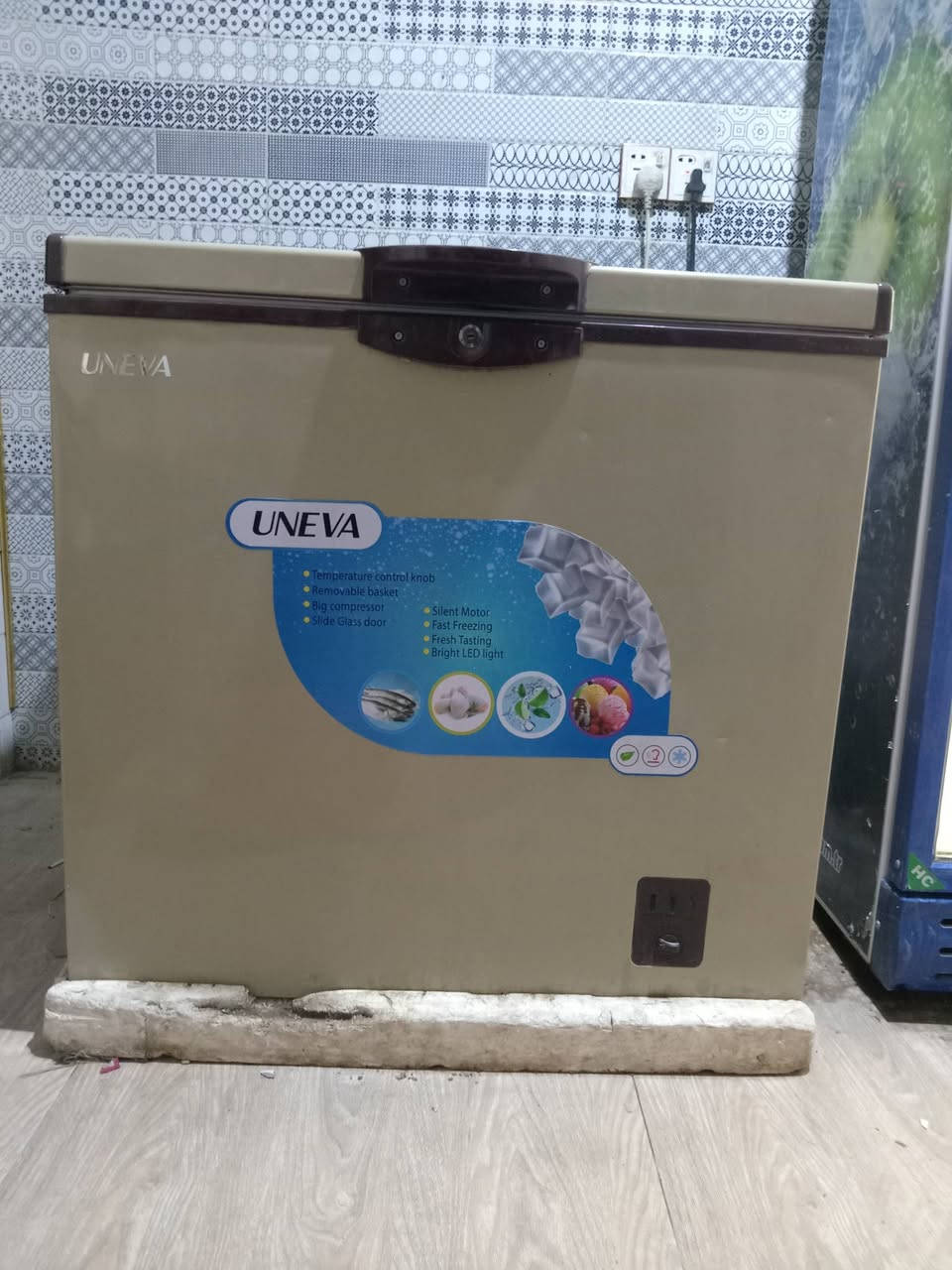 السلام عليكم عارضات اثنين مجمدات اثنين للبيع سعر العارضات 700 وبيهن مجال والمجمدات ب 600 وبيهن مجال بكاني بصره زبير *********** هذا رقمي اوبي واتساب
