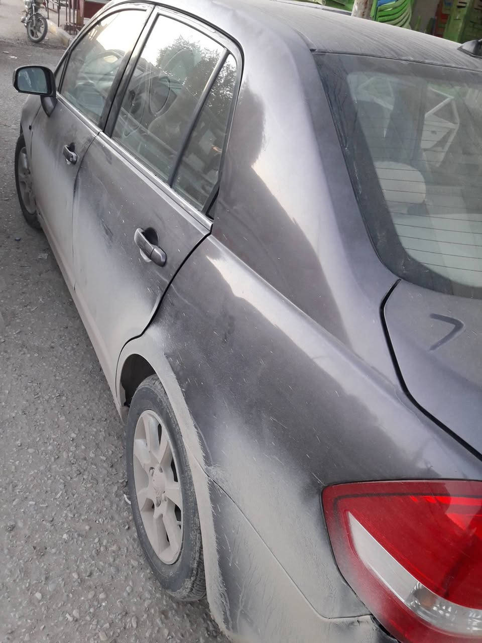 نيسان تيدا خليجي 2009 ( اللون رصاصي) مكينه كير حداديه تخم تاير كله جديد تدفئه تبريد جاهزه سنتر لوك ريموت السياره بلاديه بيه فقط حاملغ امامي بيه تصليح  سنويه جديده هزه جديده باسمي مكان السياره الديوانيه السعر المطلوب 70 وبيه مجال بسيط للاستفسار على *********** و***********
