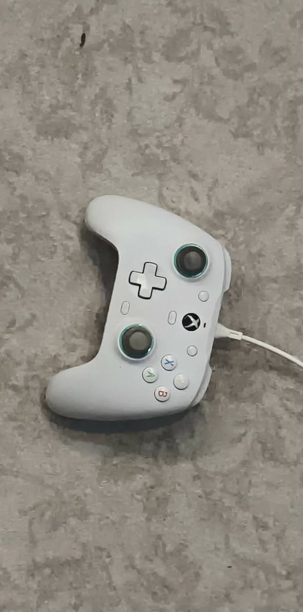 السلام عليكم للبيع xbox one s نظيف  مامفتوح لوك ستيكر مشترك گيم باس بيه العاب مملوكة مثل fc25 وfc24   وباقي الالعاب تگدر تلعبهن بالگيم باس مثل forza5 
السعر 175 تجي تفحصه كامل وتأخذه


**إذا كنت صاحب هذا الإعلان وتريد حذفه لأي سبب، رجاءا أرسل رسالة إلى الدعم الفني**