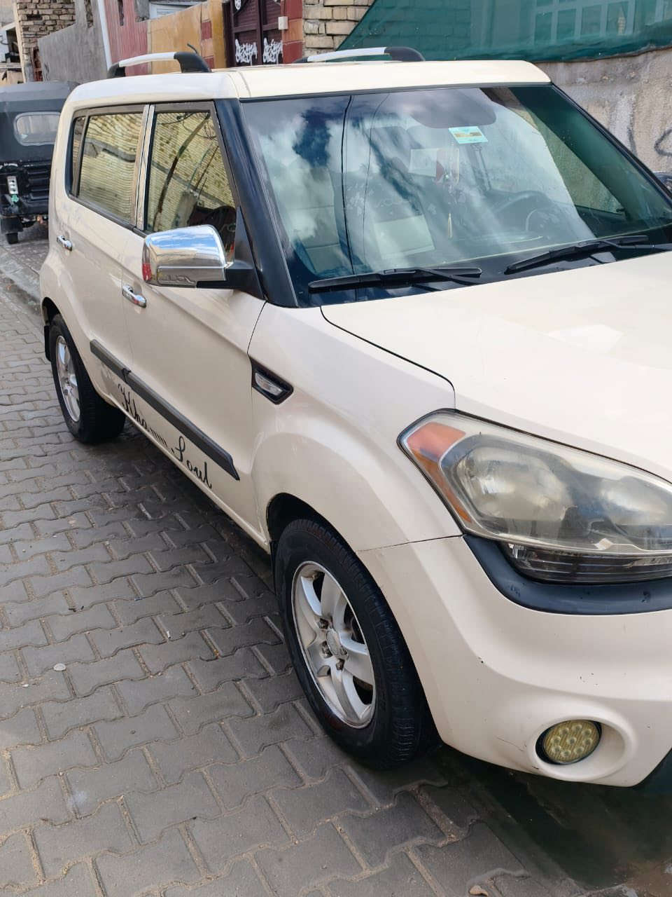 سلام عليكم كيا صول 2013 وراد امريكي رقم بغداد مشروع وطني بسمي السياره ضررها بسيط جداً سياره نضيفه مال بيت محرك 1600gdi ماشيه 100ميل سعره 98 ورقه وبيه مجال بسيط. رقم *********** ،، ‭0772 553 3448‬
