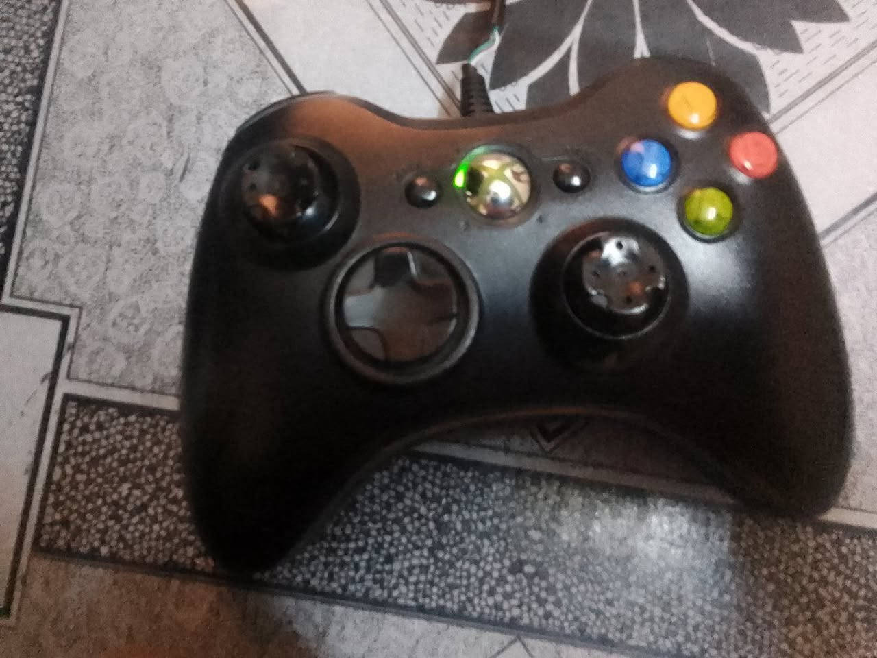 Xbox 360 250GB للبيع 🎮

- هارد 250GB.
- 217 لعبة منزلّة على الهارد وجاهزة للعب.
- يدتين أصليات.
- الجهاز نظيف ويشتغل بشكل ممتاز.

ملاحظة: الجهاز حاليًا يشغل يدة وحدة فقط، وإذا تشبك يدة ثانية يعلق.

💰 السعر: 110,000 دينار قابل للتفاوض بالمعقول.

*********** واتساب
