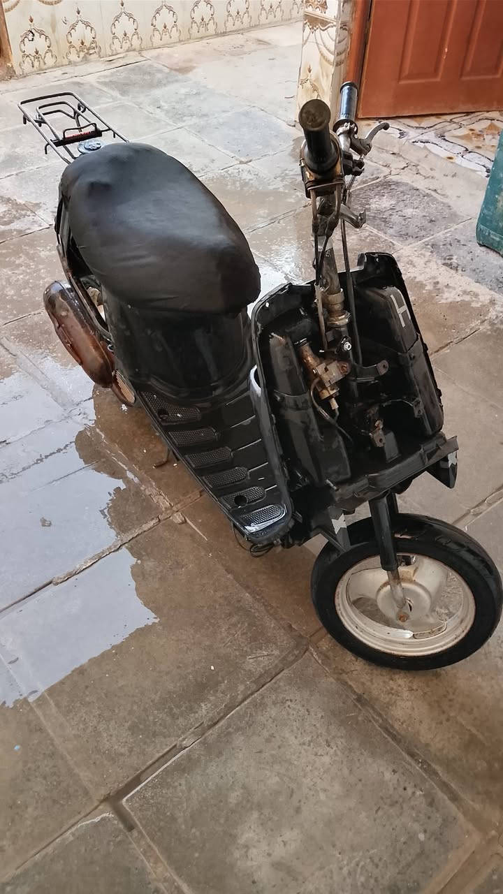 السلام عليكم دراجه بتره حربي 
ضفيرتها البلاديه موجوده بس انا مسوي ضفيرتها حربيه 
الدراجه امس فتحتها تجفيتها بعدها عل سحك وبوشتها وبستمها الابلاديات موجودات جبن صفحتين جديدات جاين وطلاليك وكابريتر وشوته وبلك جديدات ما تحك راسك من ورها 
ما موكفتني بشارع يشهد الله غير البانزين بس احتاجيت واريد ابيع 
ب175 وبيها مجال وبيها مكينه نعومه وشلعه ومعدل مكاني ناصريه مركز الاسكان هاذا رقمي 
***********
