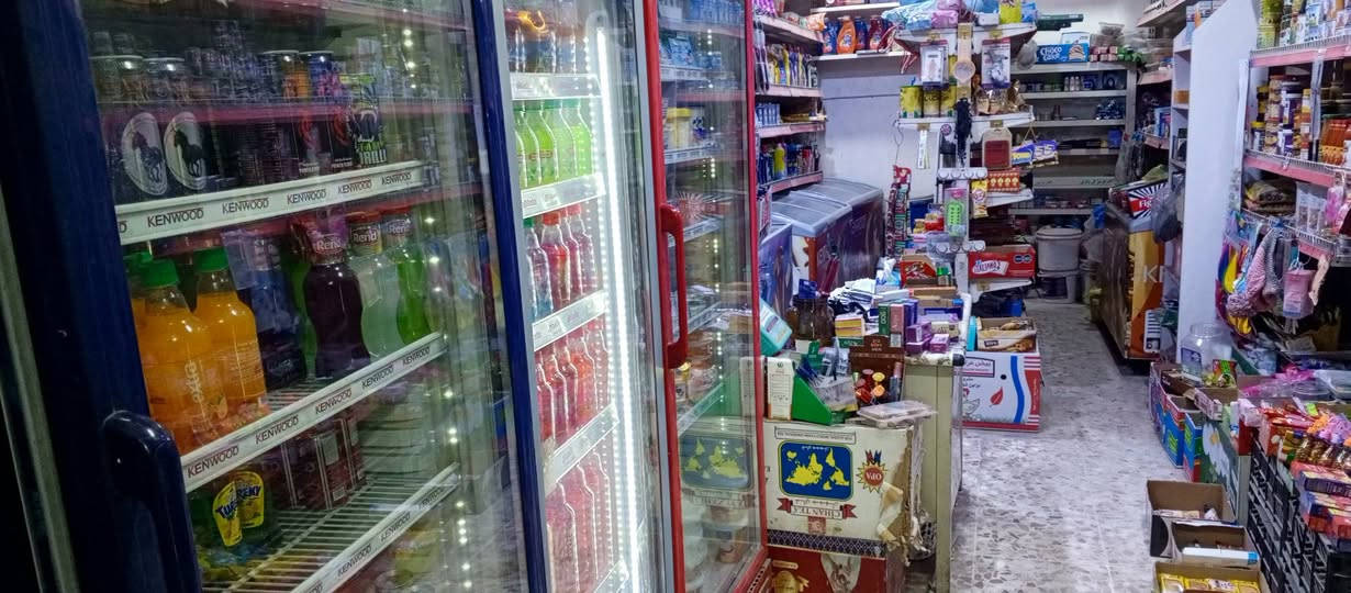 سلام أن شاء الله بخير أسواق للبيع الشعلة شارع الامين أم نجم تحتوي ع 5 برادات عامودية و 4 برادات سطحيه وسبلت جديد ( بالنسبة للسعر تجي تقيم باليرضي الله وبالعافية على الي ياخذها بعد شغلات بالمحل للاستفسار (***********) حبايب والله السبب طلع دوامي والحمد لله تحياتي للجميع
