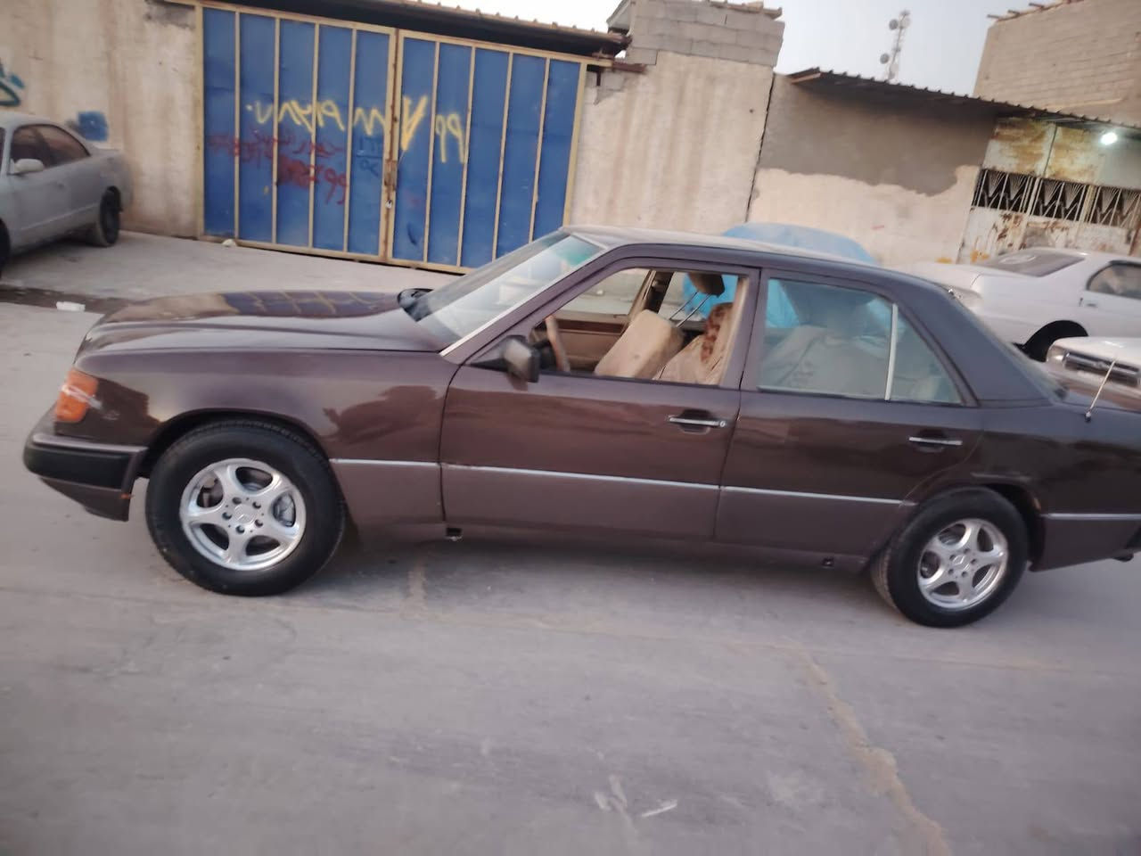 مارسدس للبيع موديل) (93)( كير مكينه جاهزه قواعد دبل مكفوله صبغ عام مابيه اي حادث اثر جراد صبغته العنوان ذي قار الرفاعي السعر )40)( بيه مجال حك الجيه السياره تحويل مباشر مكينه بطه )***********》*********** السياره جاهزه رقم بغداد تحويل ثاني يوم
