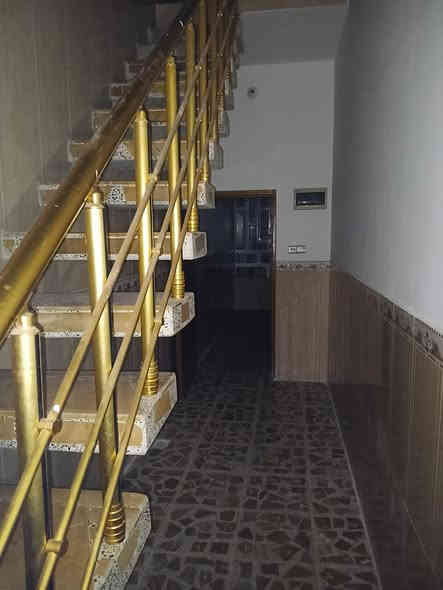 دار للبيع حي الغري في النجف. ( 100 م ) طابق و نص. السعر (  245 مليون ) خلف الشارع العام شارع 10 مفتوح على شارع 20 قرب إعدادية التحرير للبنين. الطابق الأول كونكريت غرفة و صالة و إستقبال و مطبخ. الطابق الثاني غرفة فقط شيلمان.
الغدير للعقار
***********
