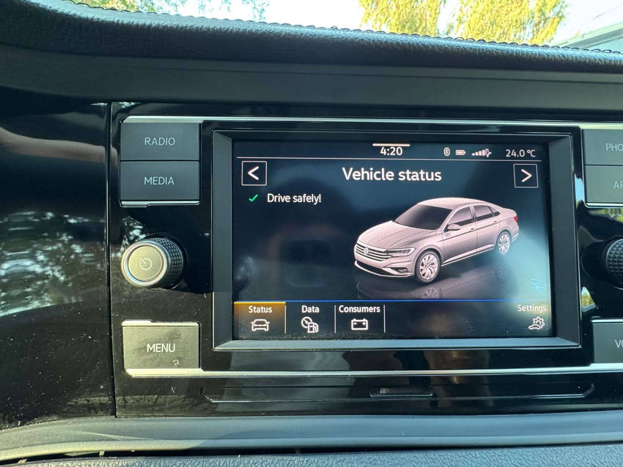 جيتا 2024 se للبيع
السيارة فووول مواصفات رقم اربيل باسم شركة
محرك 1500 تيربو 
كشنات جلد
كشنات تدفئة
كرسي السايق كهرباء
بصمة تشغيل
بصمة ابواب 
تشغيل عن بعد
فتحه 
رادرات جانية 
حساس امامي وخلفي 
توقف ذاتي عند الاقتراب للامام وللخلف
تحديد مسار 
كروس سرعة 
اوتو هولد 
حادث السيارة بنيد سطحي من فوك راديتر بلادي
جاملغ خلفي جهة السايق صبغ وجاملغ امامي عكس السايق فقط الخشم على كد 4 اصابع بارد فقط 
يعني قطعتين صبغ فقط 
ماشية 38 الف كيلو 
ولا جيك مشتغل بيها اخت الزيرو مناقصها شي
السعر 172 وبي مجال بسيط
***********
