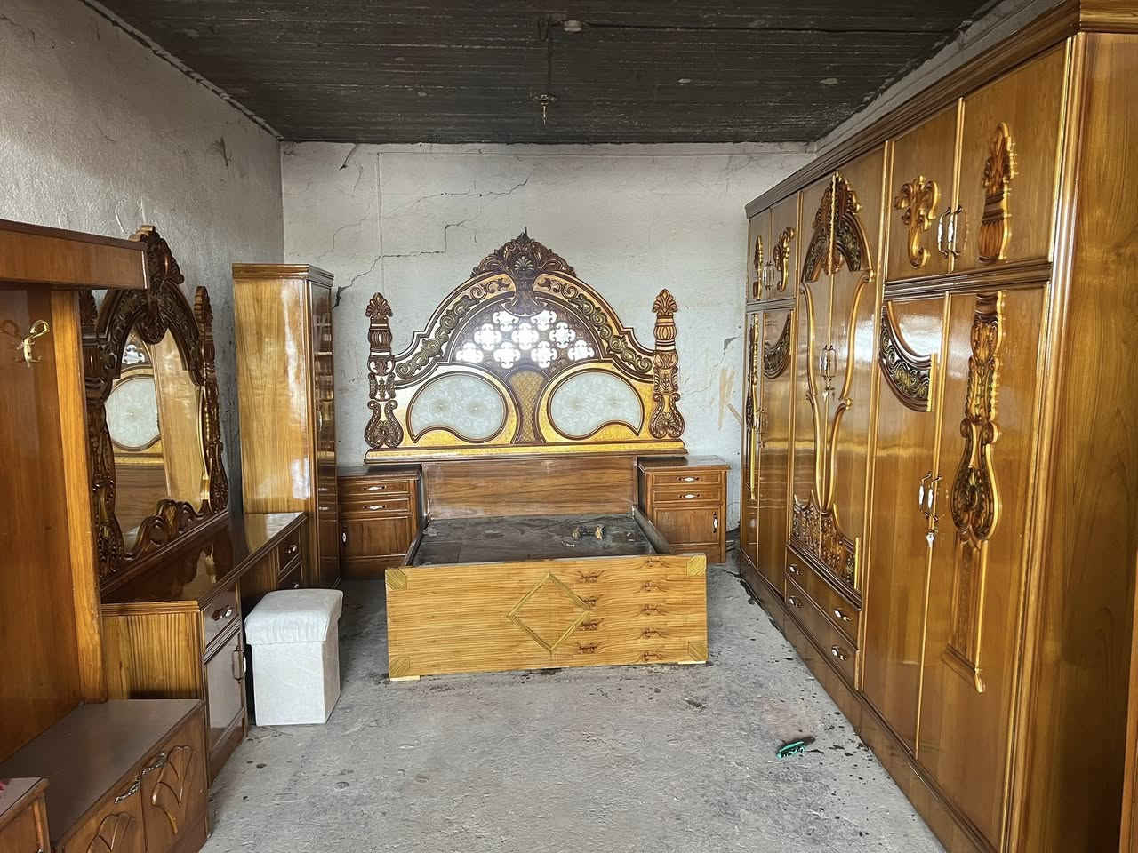 غرفه نوم صاج داخل وخارج عدد3
المكان بابل قضاء المحاويل مقابل معسكر المحاويل البوابة الشمالية بتجاه بغداد 
يوجد لدينا خدمة توصيل 
للاستفسار الاتصال على الرقم التالي *********** او التواصل عبر الواتساب برقم الاسيا
