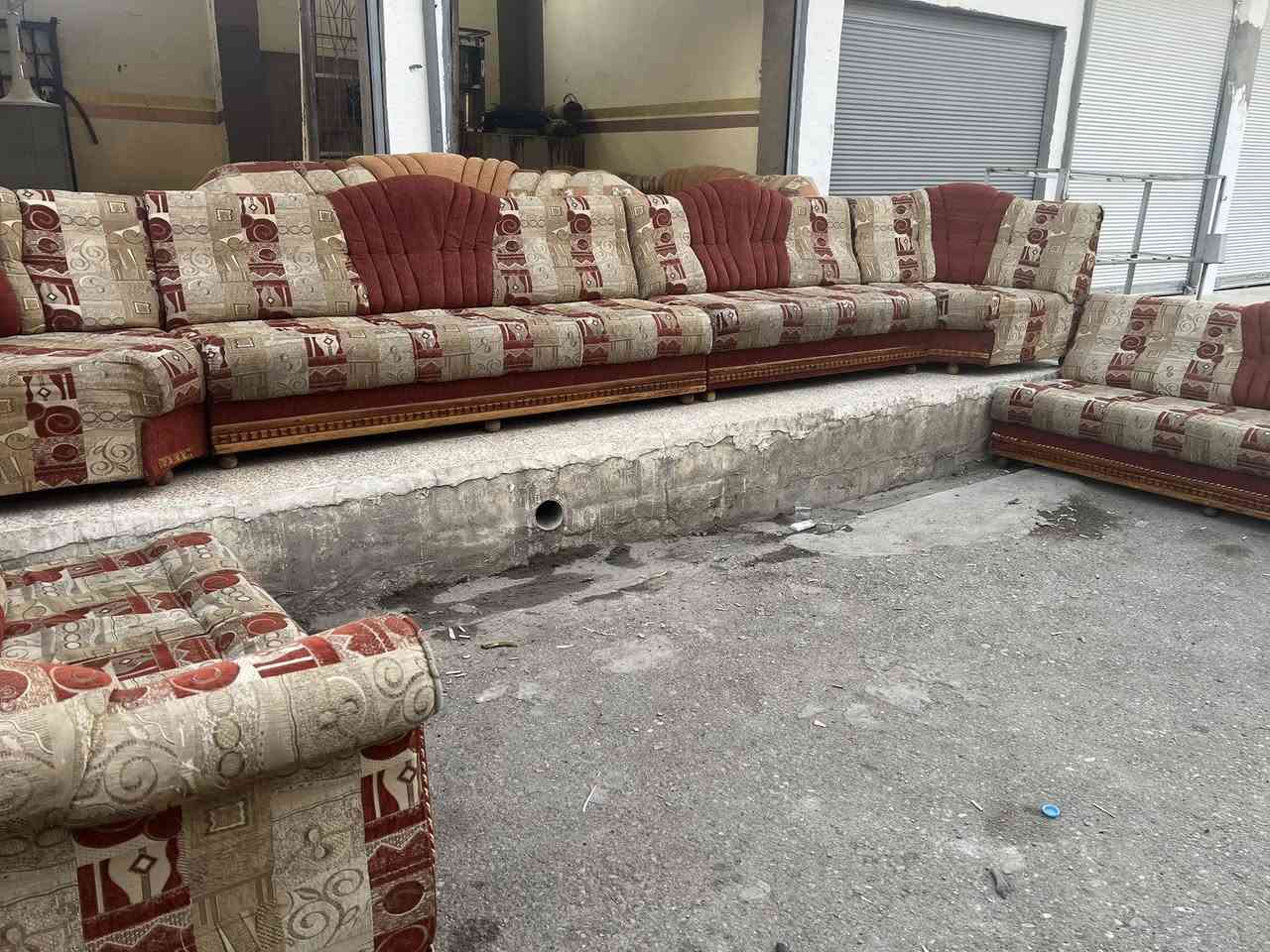 ديوان للبيع مستخدم خشب عراقي 
السعر 110وبي مجال بسيط
تفاصيل اتصل***********
