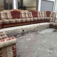 ديوان للبيع مستخدم خشب عراقي  السعر 110وبي مجال بسيط تفاصيل اتصل077001...