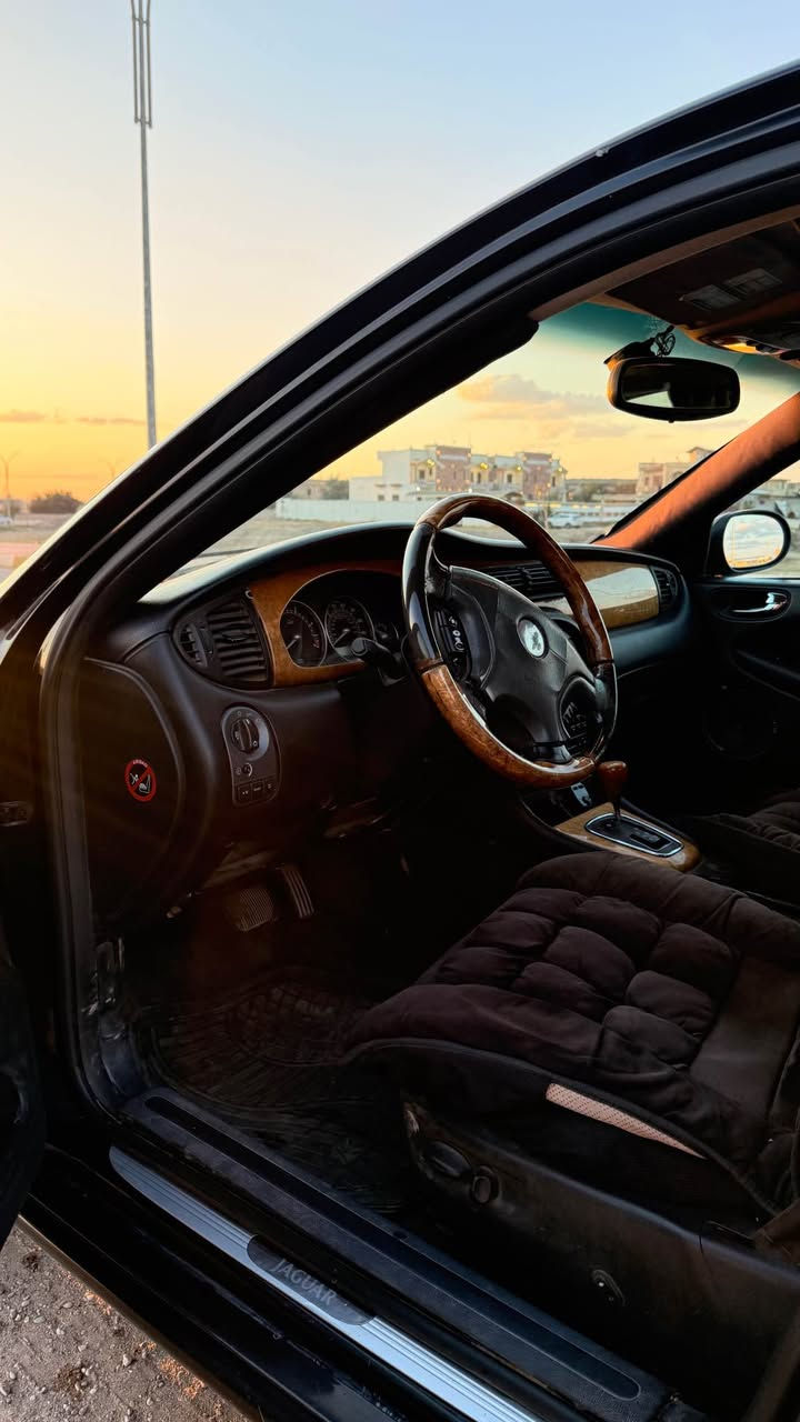 جاكوار  2004 sport X-type بلد المنشأ: بريطانيا محرك 3000.  6 سلندر 
سياره كير أوتوماتيك وعادي لون : اسود غرفة جديده كشنات كهرباء جلد السياره فتحه بالسقف  سياره فخمه ومواصفاتها ممتازه  
تبريد وتدفئه ويل كروم اطارات جيده جدا
رقم دولي لل٣٠ سياره ب اسمي 
السعر المطلوب 60 ورقه للاستفسار 
ترهم مراوس. او مقدمه وبلشهر 
الاتصال على الرقم *********** تكريت, صلاح الدين
