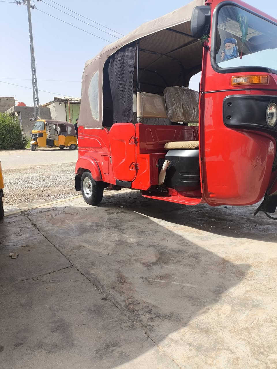 السلام عليكم تكاتك للبيع كفاله عامه امرقم انكليزي عله وضع الشركه دوس ما  معمرات الشراي ياخبر وبيه خير ويدلل ***********

