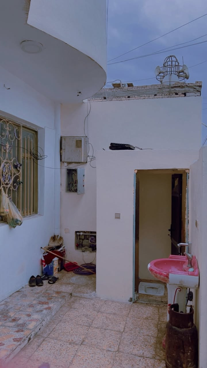 دار للبيع مدينة الصدر م 144 واجهة 18 ق74 شارع 60 مقابل ق75 موقع ركن ع شارع 60 البناء 2023 طابق ونص ، الطابق 2 غرفتين خلفيات صالة ، W.C مشترك  
هـ : ***********
