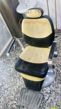 كرسي حلاقة للبيع تفاصيل:07712343040:متواجد بس واتساب